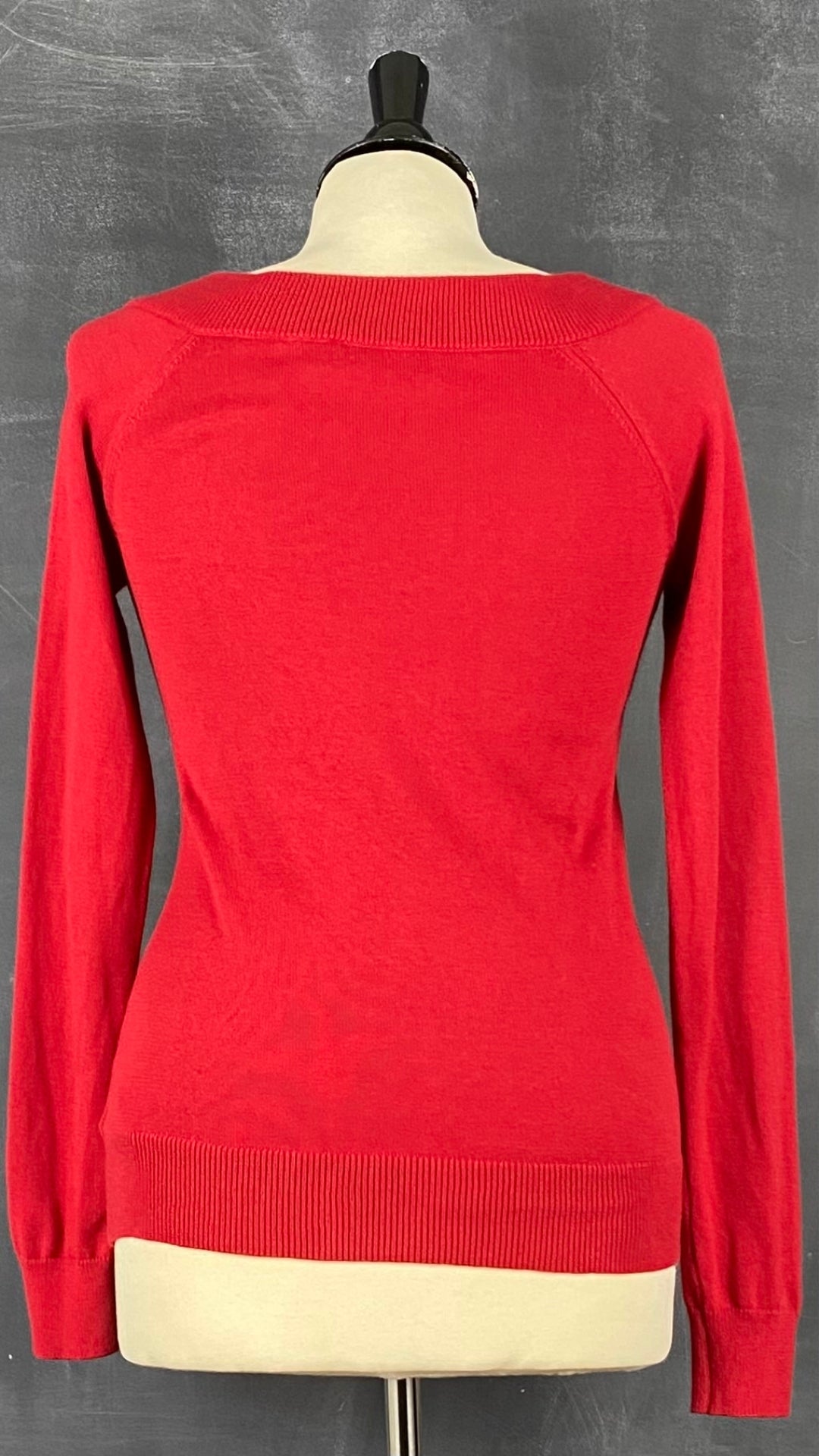 Chandail en tricot rouge col bateau Lauren Ralph Lauren, taille small. Vue de dos.