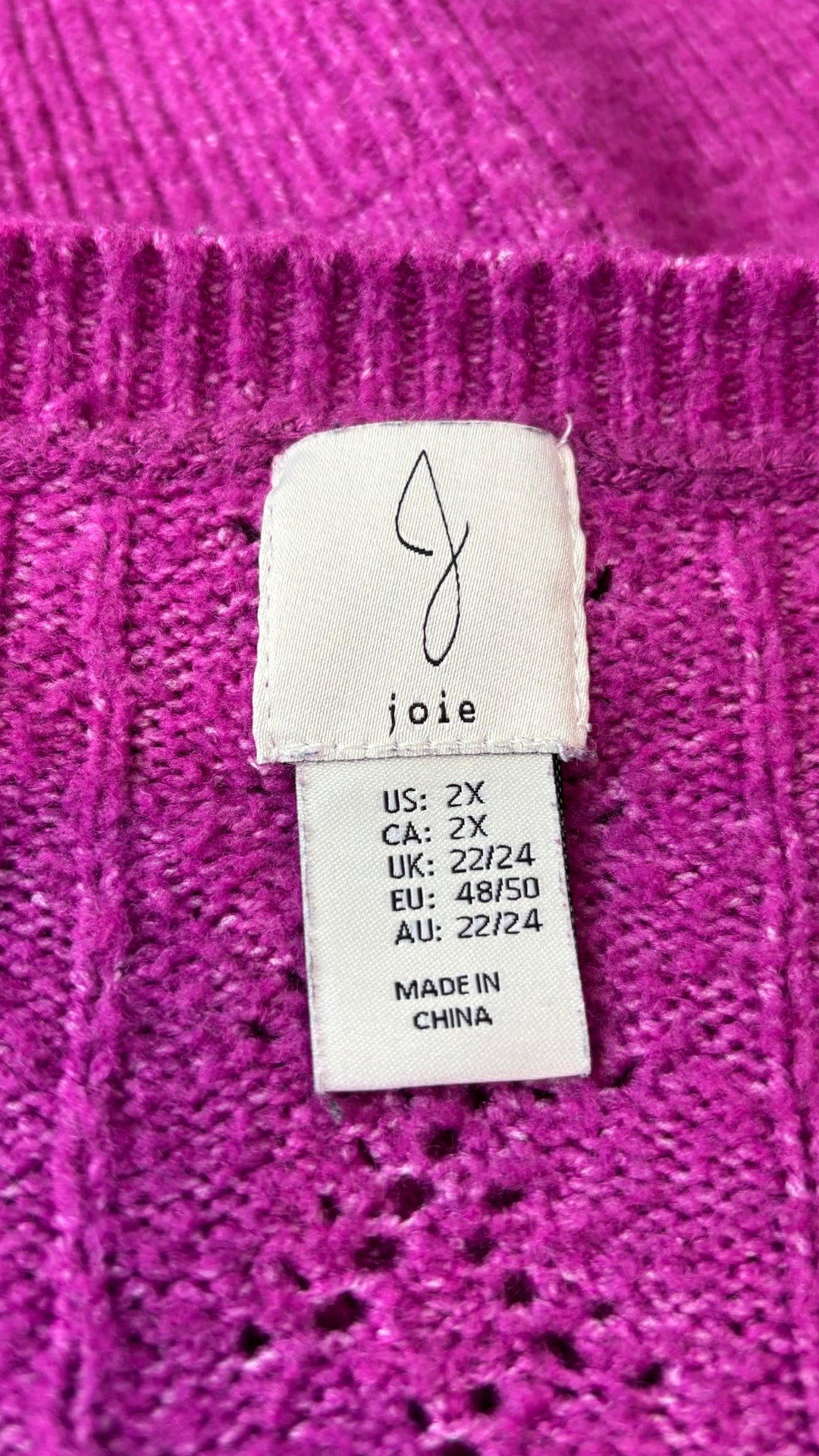 Chandail en tricot rose-mauve à col en V Joie, taille 2X (xl). Vue de l'étiquette.