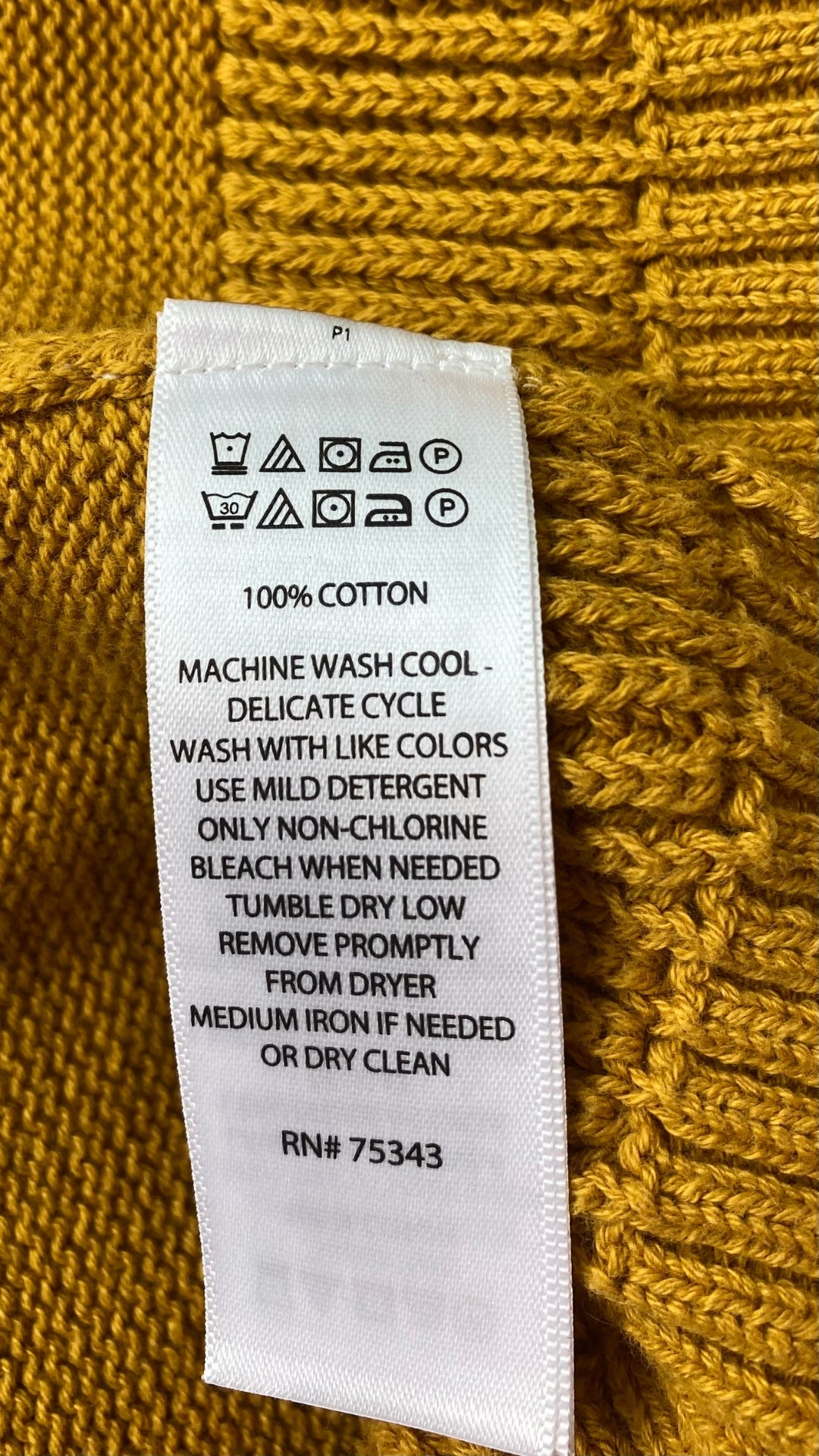 Chandail tricot manche cape ocre Joie, taille 3X. Vue de l'étiquette de composition et entretien.