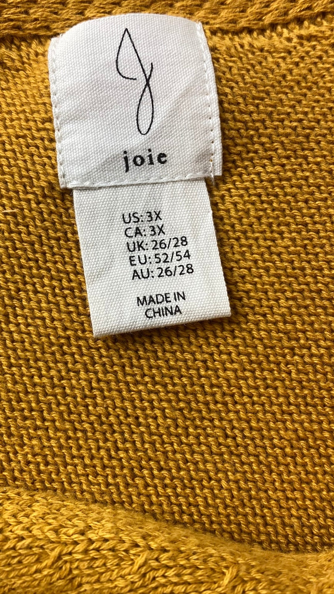 Chandail tricot manche cape ocre Joie, taille 3X. Vue de l'étiquette de marque et taille.