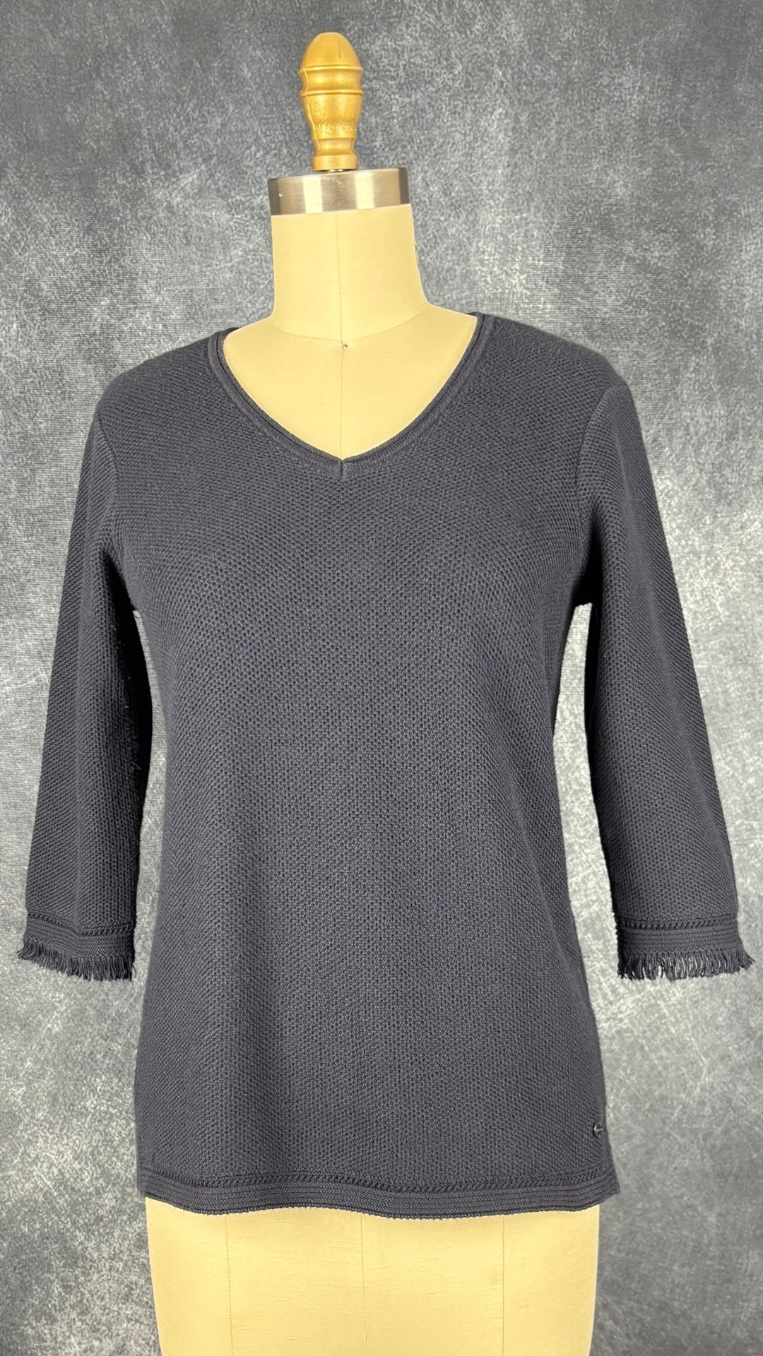 Chandail en tricot marine Olsen Europe, taille xs/4. Vue de face.