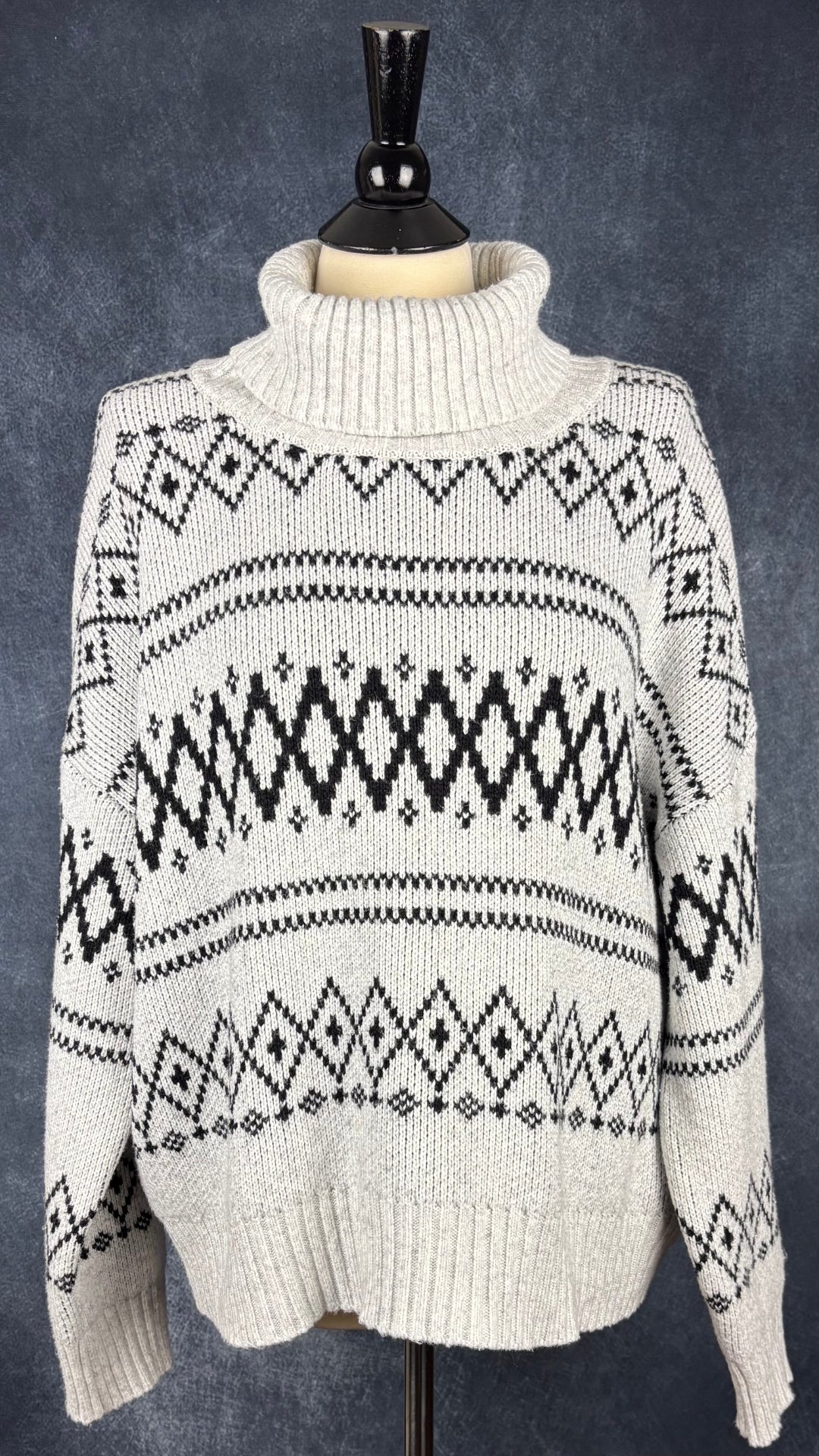 Chandail en tricot douillet à motifs à col roulé Joie, taille xl. Vue de face.