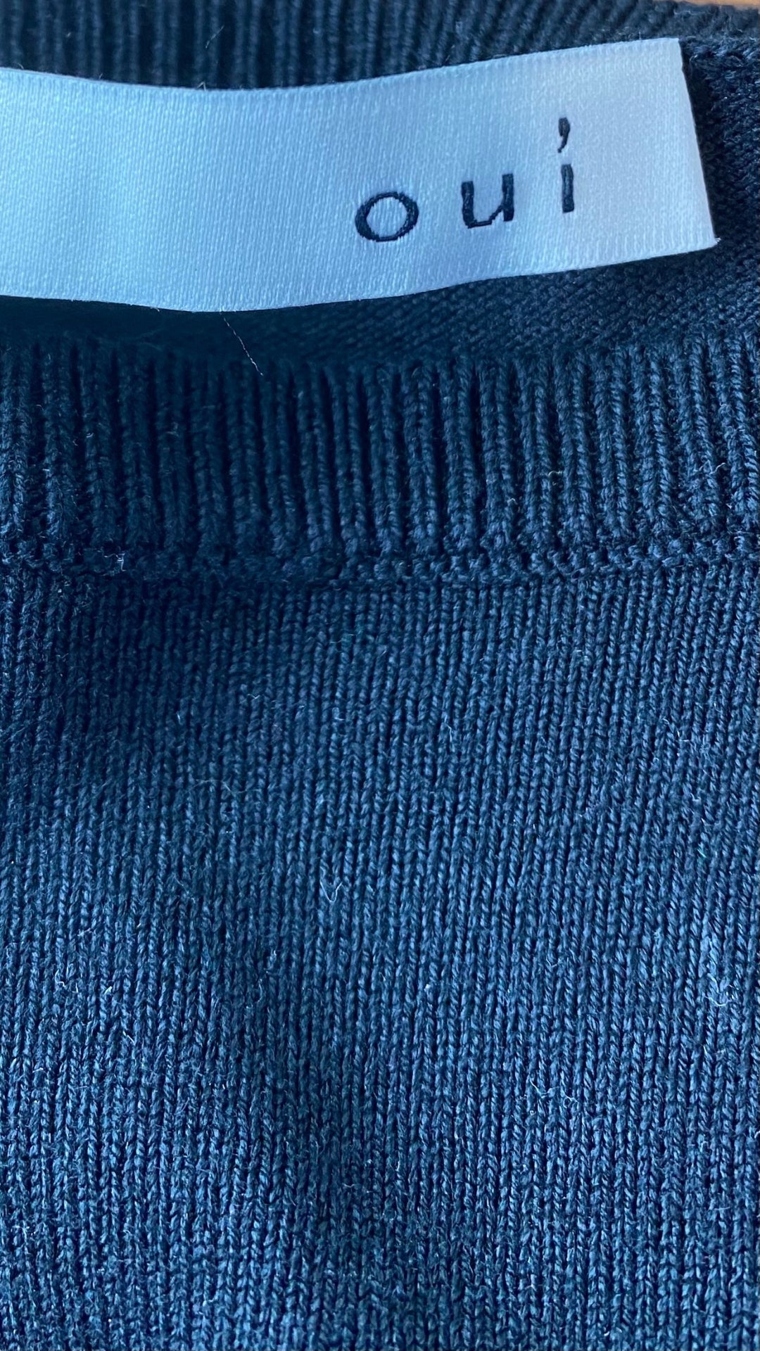 Chandail en tricot noir fin extensible Oui, taille 4 (xs/s). Vue de l'étiquette de marque.