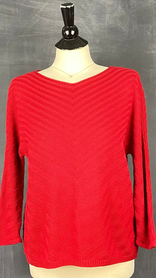 Chandail tricot rouge à chevrons Olsen, taille s-m. Vue de face.