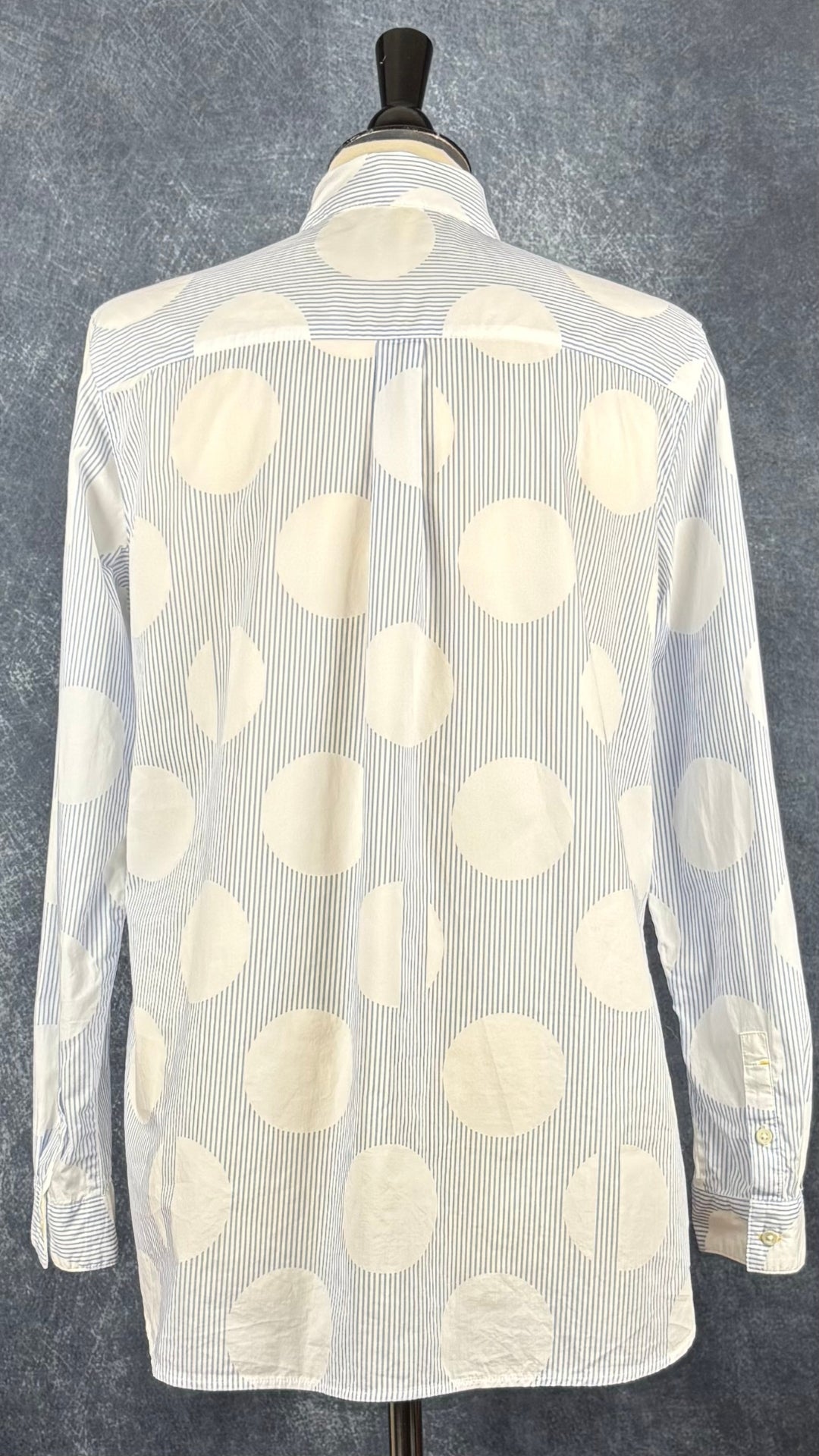 Chemisier blanc et bleu doux à rayures et cercles Brax, taille 38 (medium). Vue de dos.