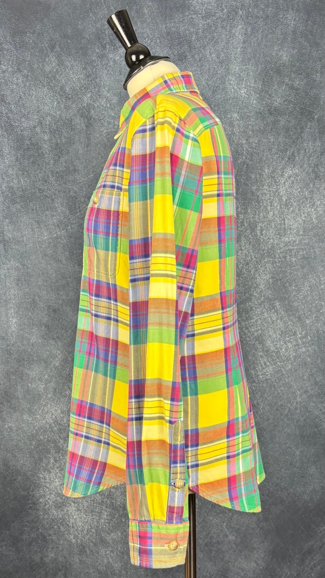 Chemisier à carreaux colorés en fine flanelle Polo Ralph Lauren, taille large. Vue de côté.