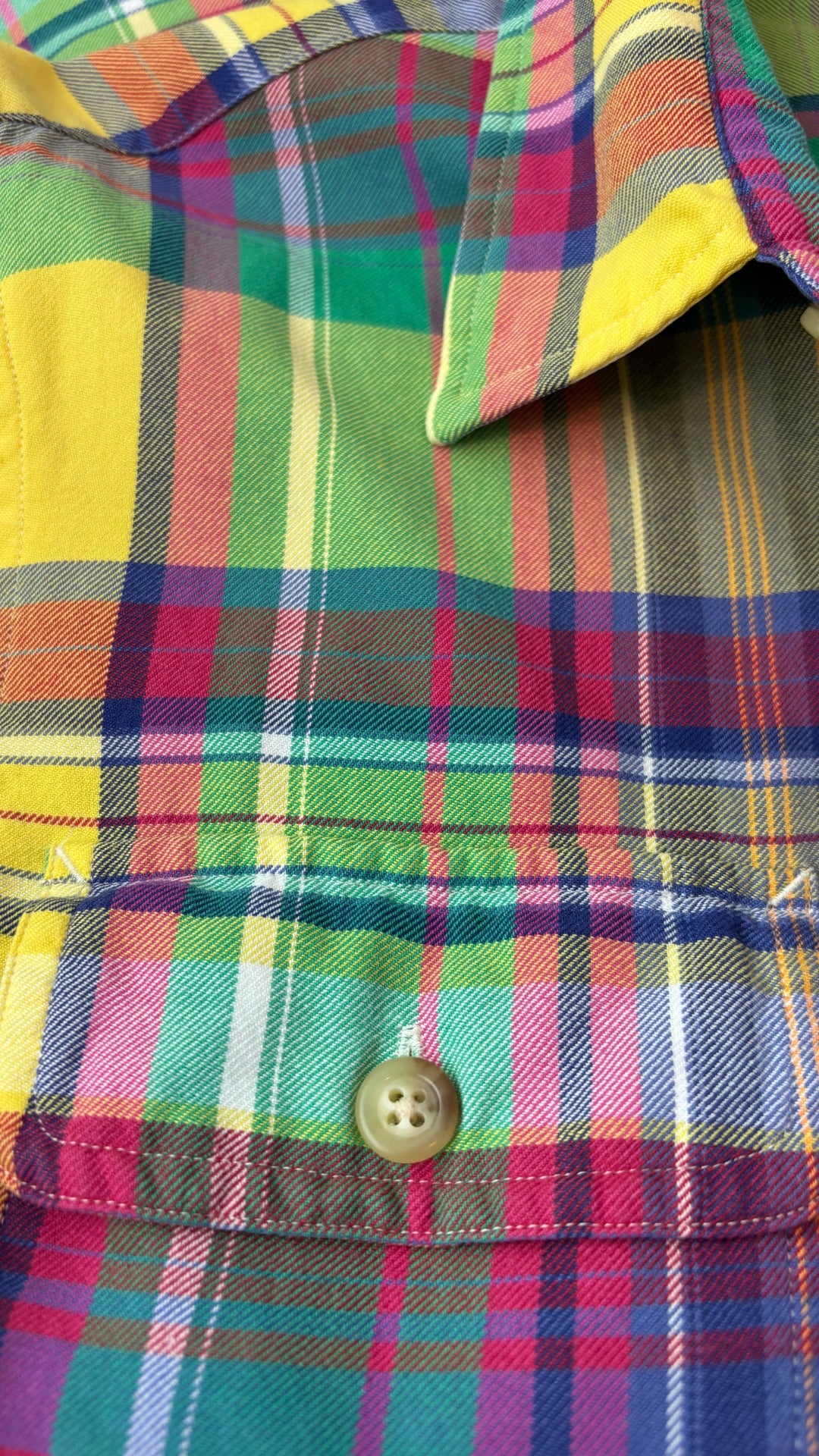 Chemisier à carreaux colorés en fine flanelle Polo Ralph Lauren, taille large. Vue de près du tissu.