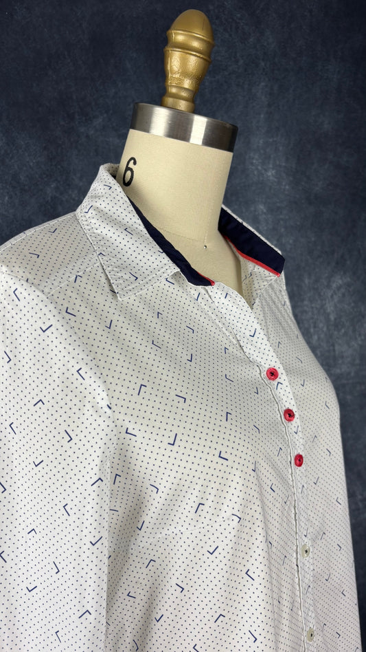 Chemisier en coton extensible à petits motifs Rabe 1920, taille 6 qui équivaut environ à small. Vue de l'encolure.