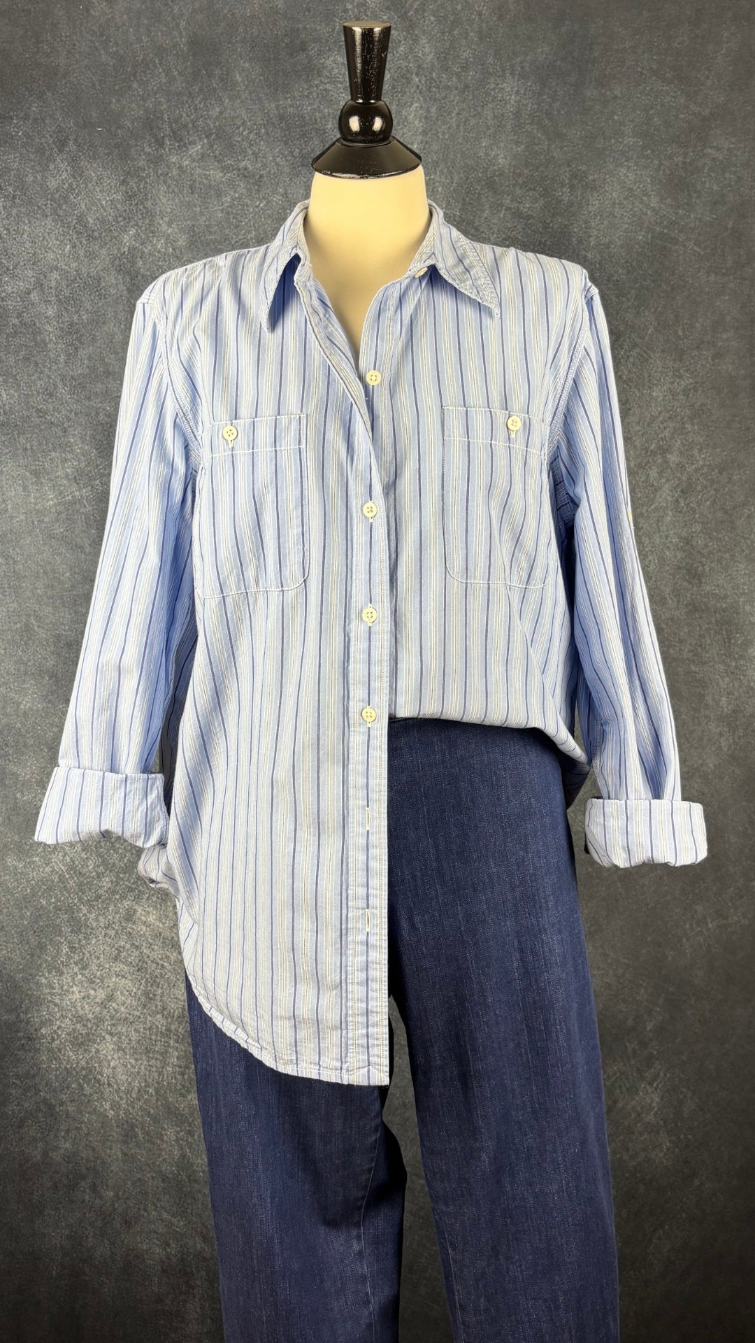 Chemisier doux coton à rayures bleues Lauren Jeans Co., taille xl. Vue de l'agencement avec le jeans Brax.
