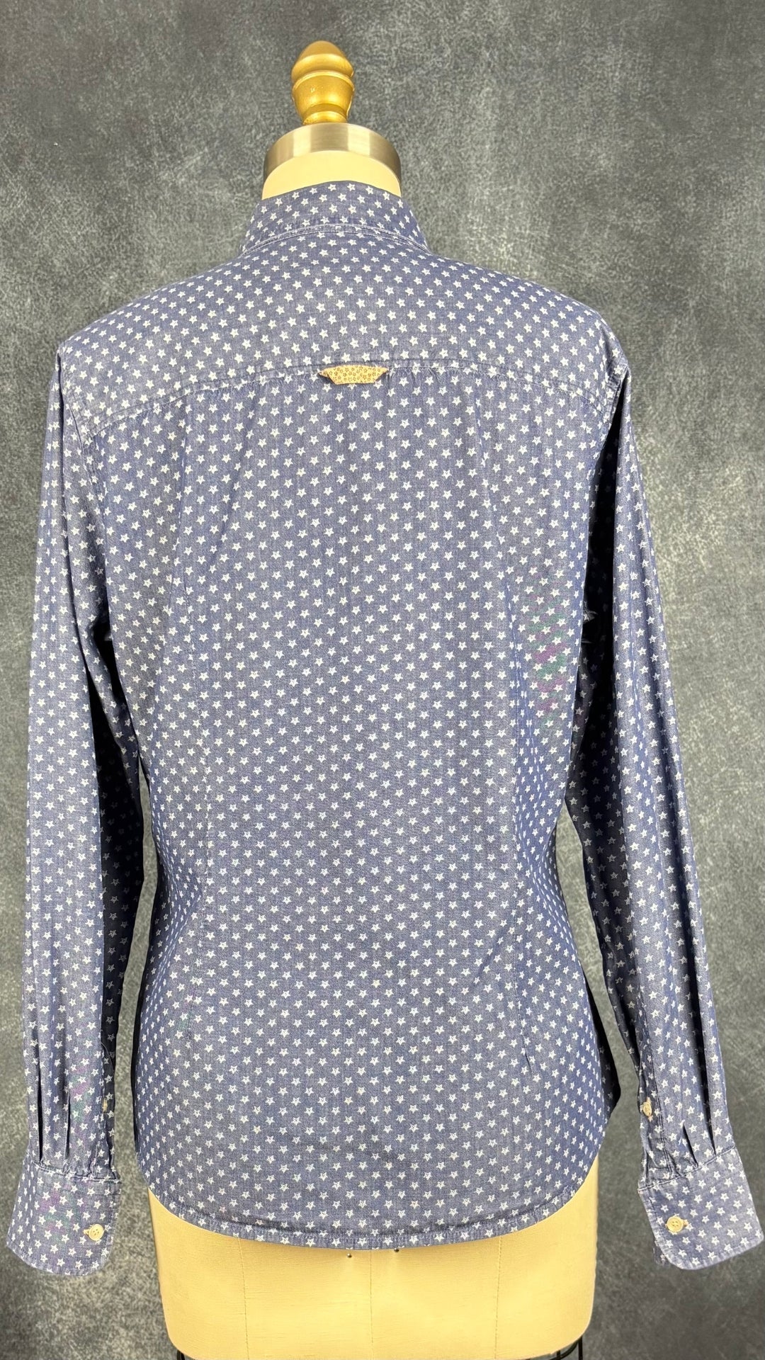 Chemisier chambray à motifs étoilés Mademoiselle Saint James, taille 8 (s/m). Vue de dos.