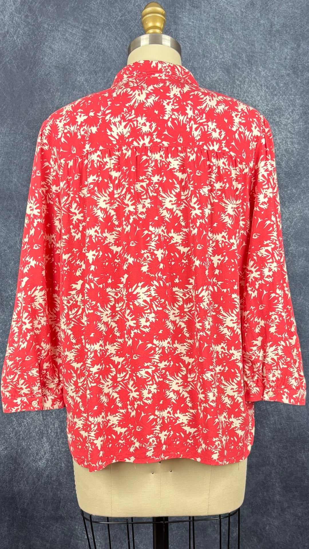 Chemisier fluide floral rouge corail et crème à manches 7/8, Part Two, taille 36. Vue de dos.
