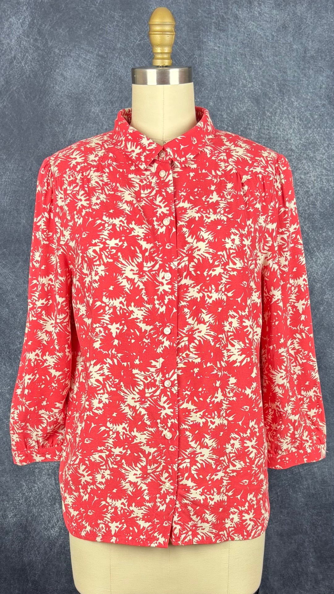 Chemisier fluide floral rouge corail et crème à manches 7/8, Part Two, taille 36. Vue de face.