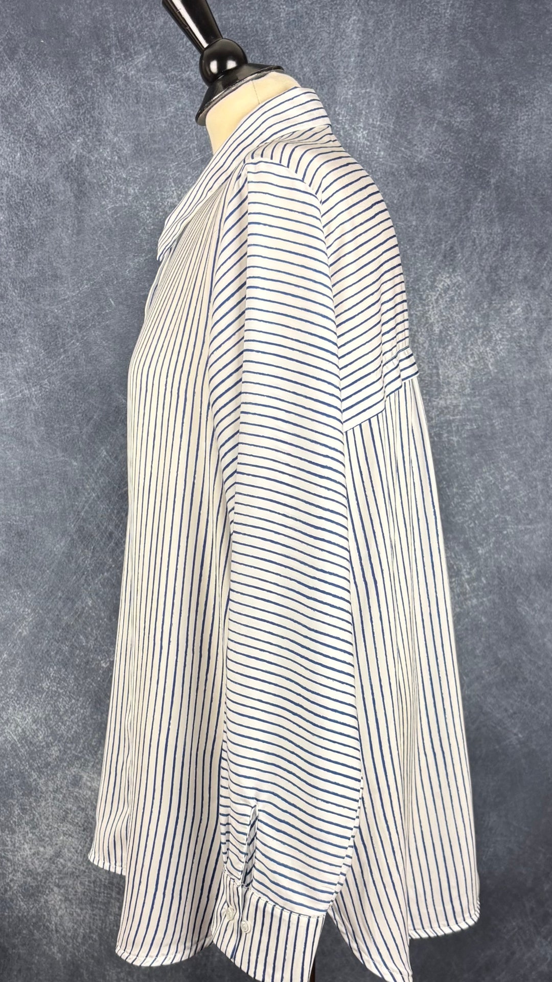 Chemisier fluide à rayures bleues Tristan, taille xl. Vue de côté.