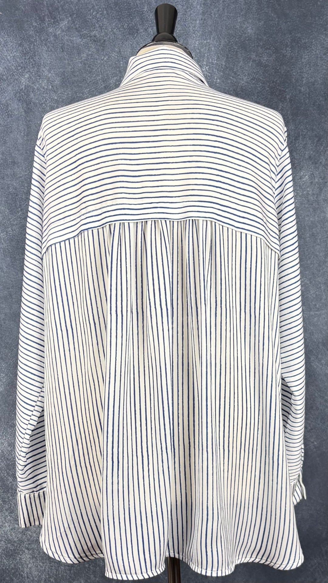 Chemisier fluide à rayures bleues Tristan, taille xl. Vue de dos.