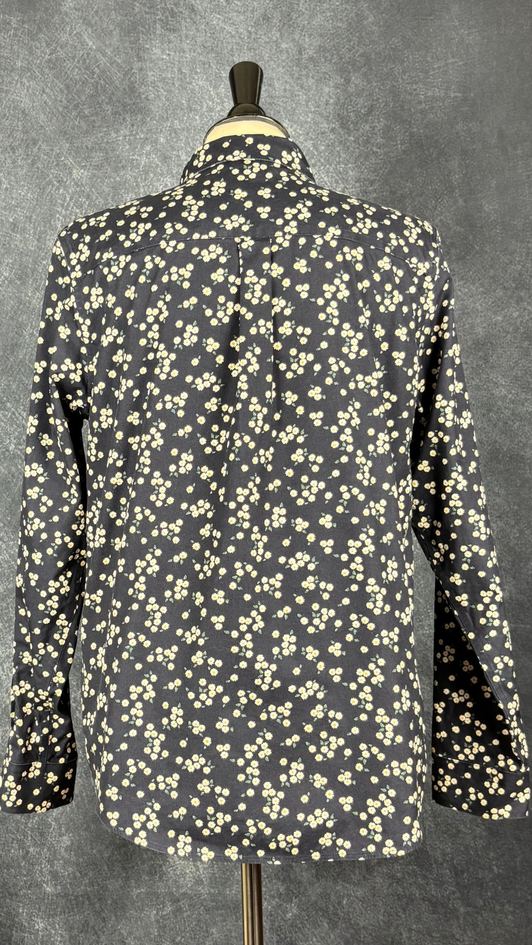 Chemisier marine à motifs de marguerites L.L.Bean, taille medium. Vue de dos.