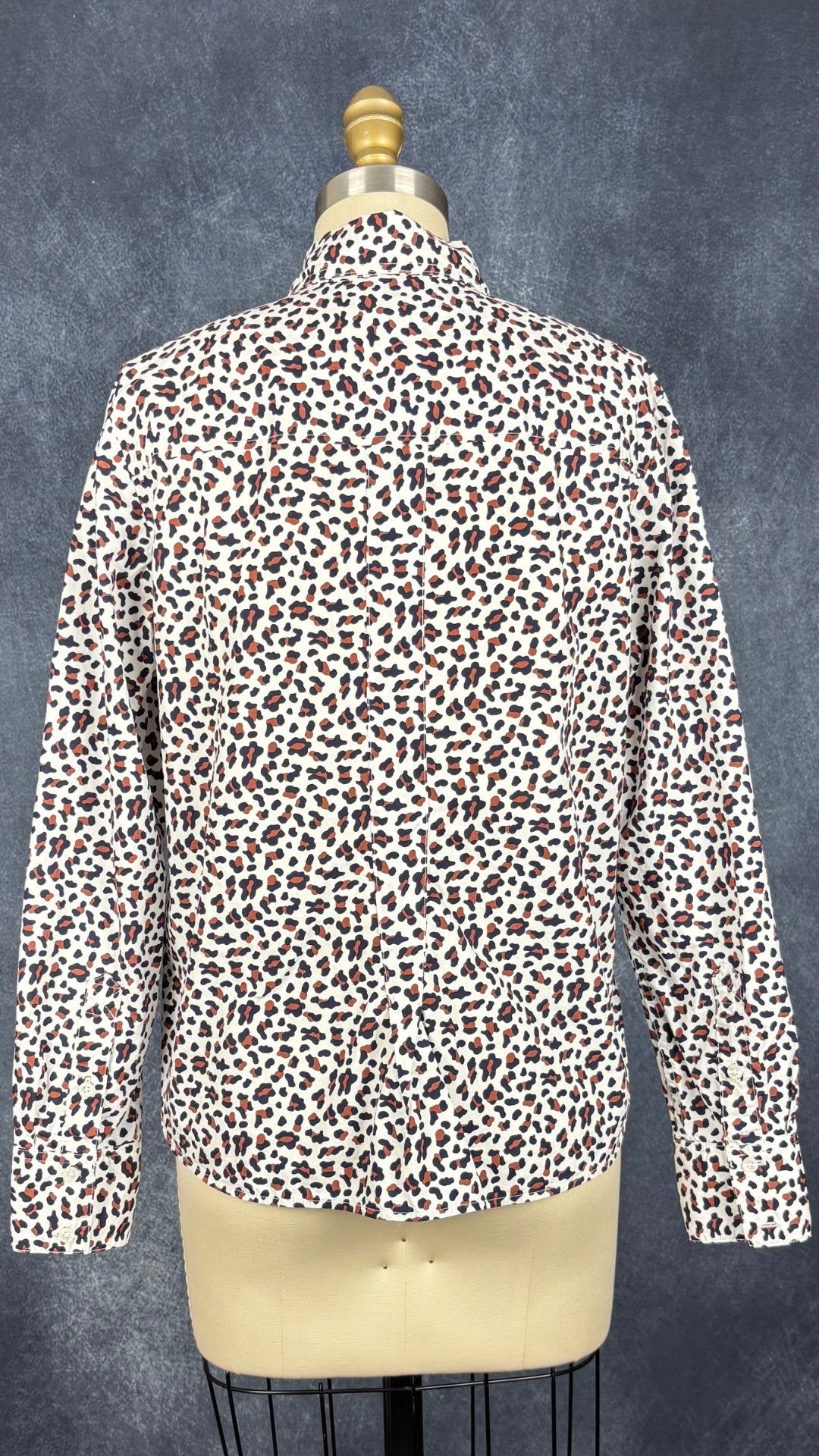 Chemisier à motifs animaliers en coton Boden, taille 6p. Vue de dos.
