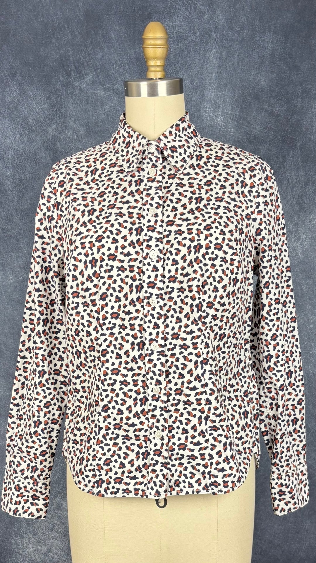 Chemisier à motifs animaliers en coton Boden, taille 6p. Vue de face.