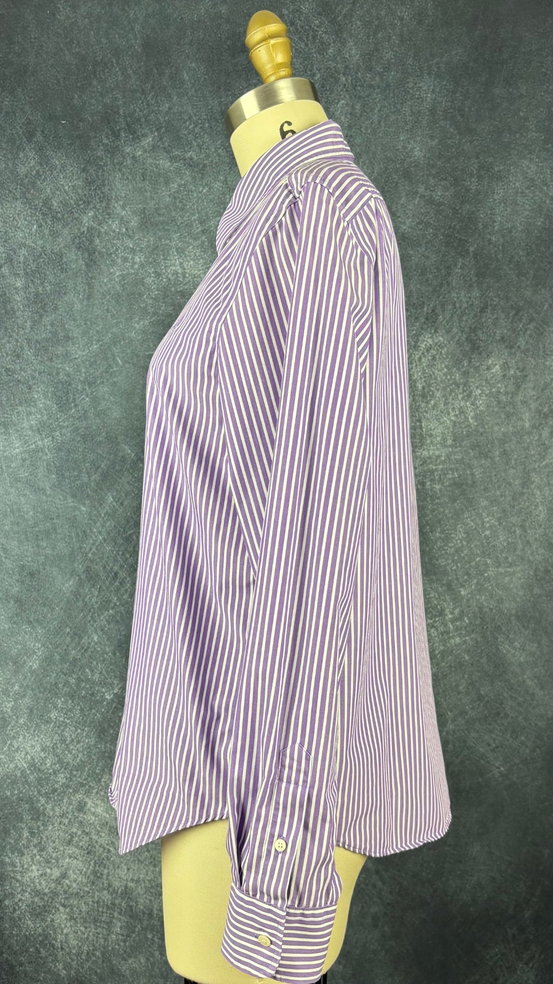 Chemisier classique à rayures mauves Lauren Ralph Lauren, taille medium. Vue de côté.