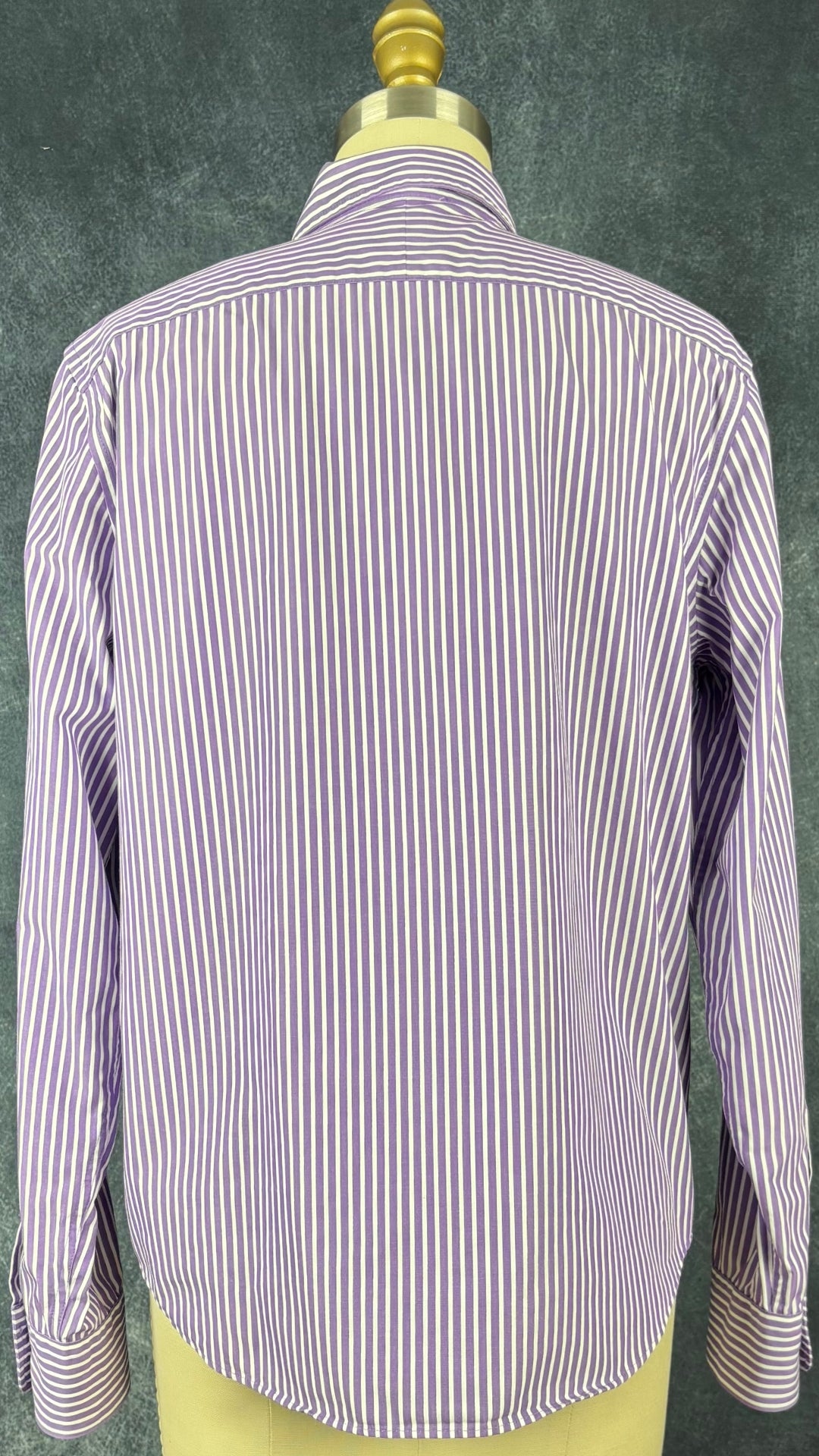 Chemisier classique à rayures mauves Lauren Ralph Lauren, taille medium. Vue de dos.