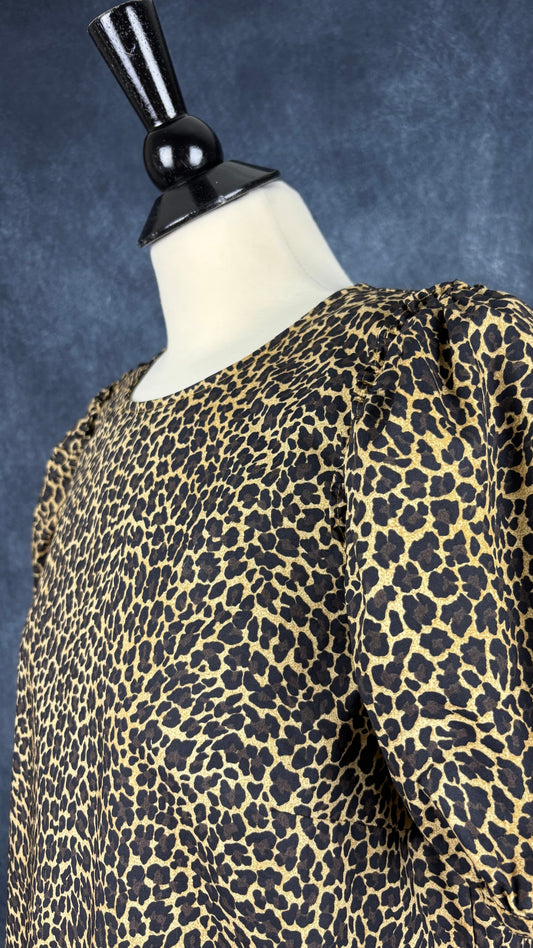 Blouse léopard en popeline de coton J.Crew, taille medium. Vue de l'encolure.