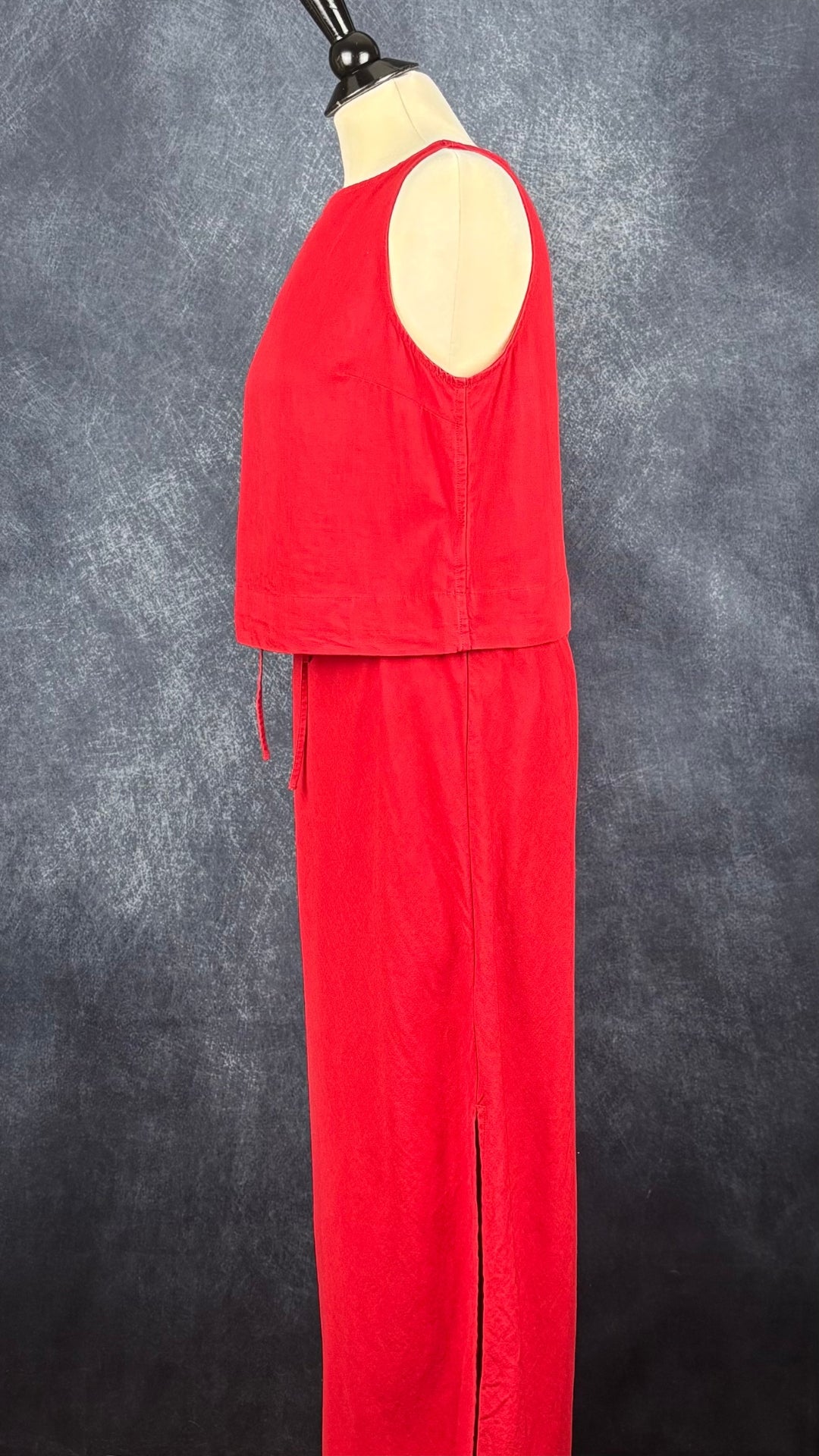 Ensemble jupe et camisole en mélange de lin rouge tomaté Gap, taille medium. Vue de côté.
