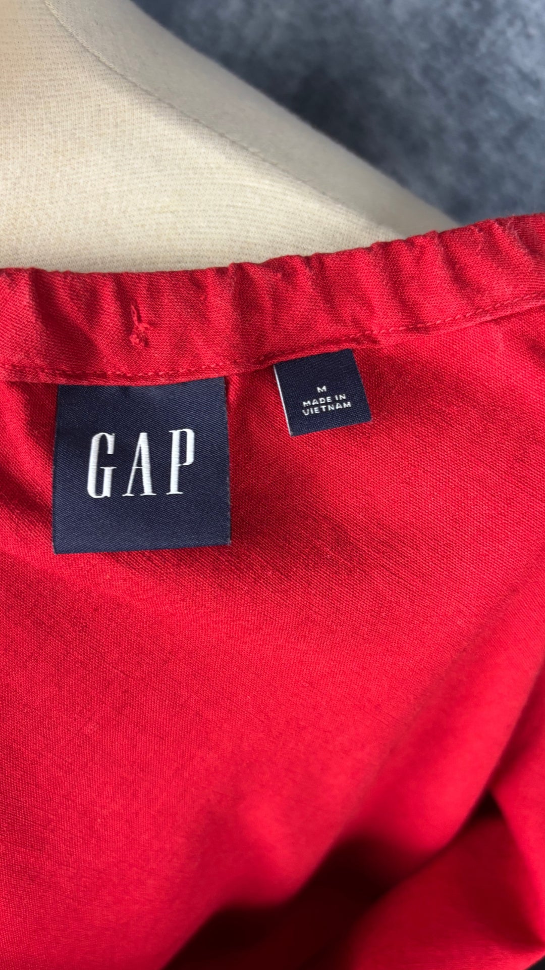 Ensemble jupe et camisole en mélange de lin rouge tomaté Gap, taille medium. Vue de l'étiquette.