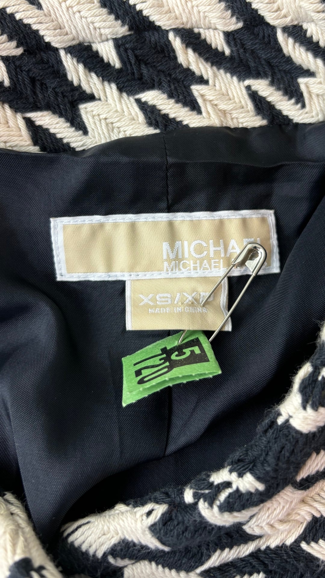 Veste en tweed style pied de poule Michael Kors, taille xs. Vue de l'étiquette.