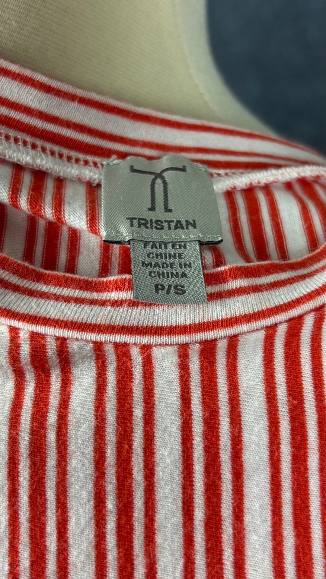 Camisole à rayures en jersey de coton avec ourlet ajustable, Tristan, taille small. Vue de l'étiquette.