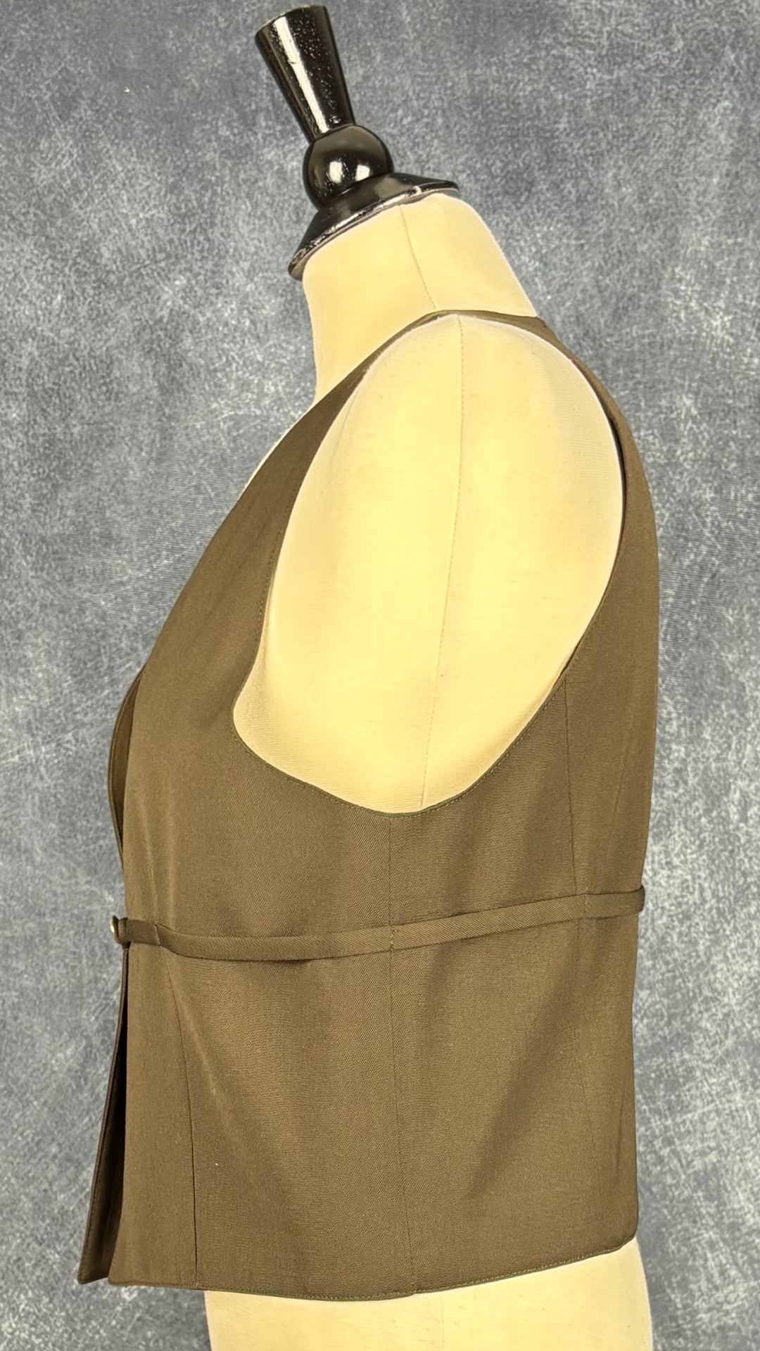 Gilet sans manches en laine vintage Tristan & Iseut, taille large (m). Vue de côté.