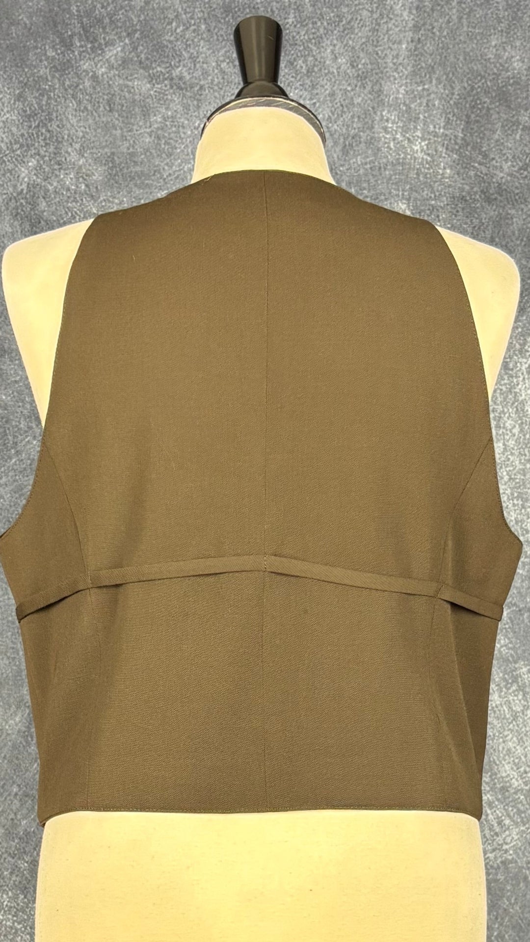 Gilet sans manches en laine vintage Tristan & Iseut, taille large (m). Vue de dos.