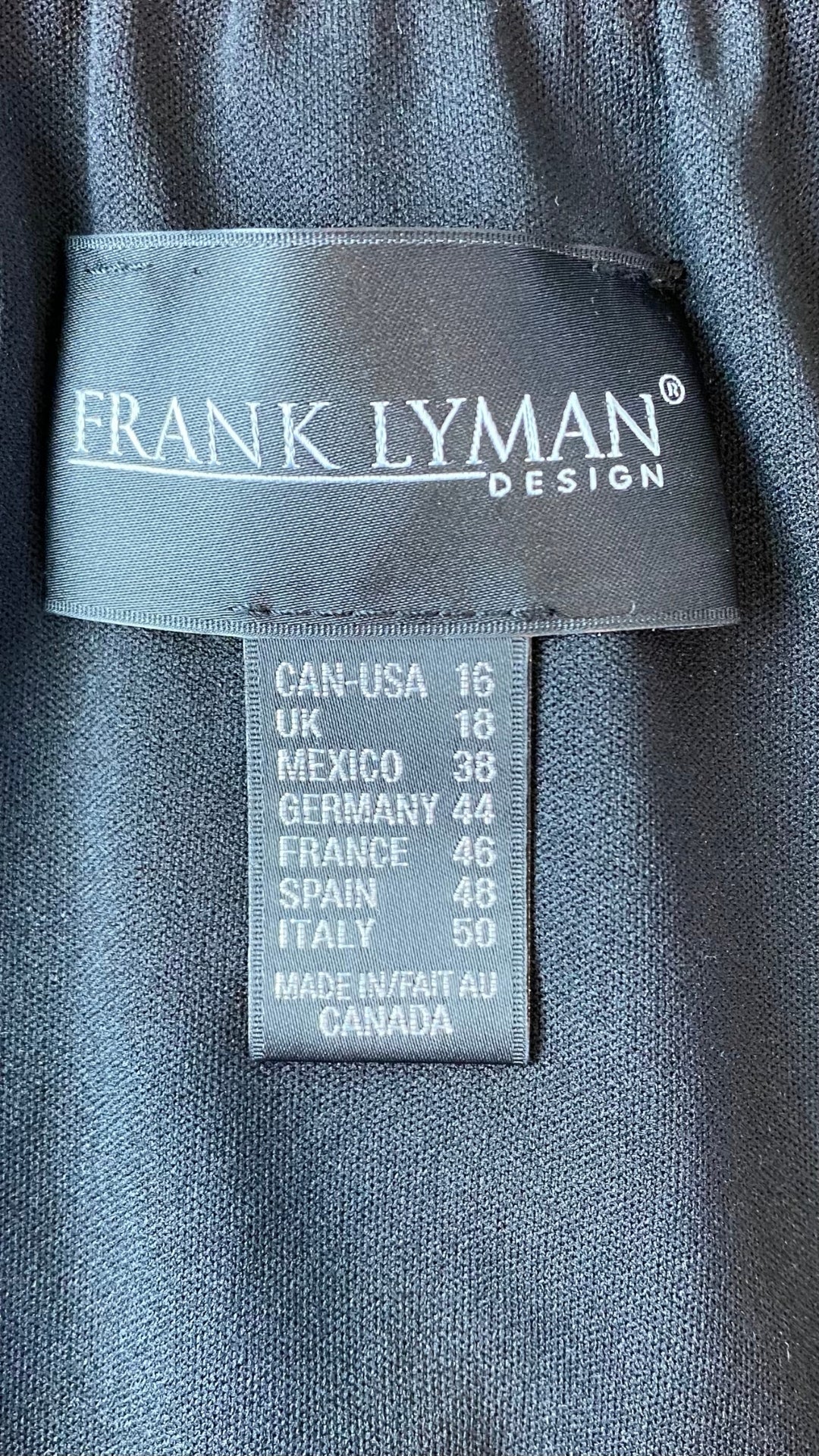 Haut ample fluide noir encolure extensible Frank Lyman, taille 16. Vue de l'étiquette de marque et taille.