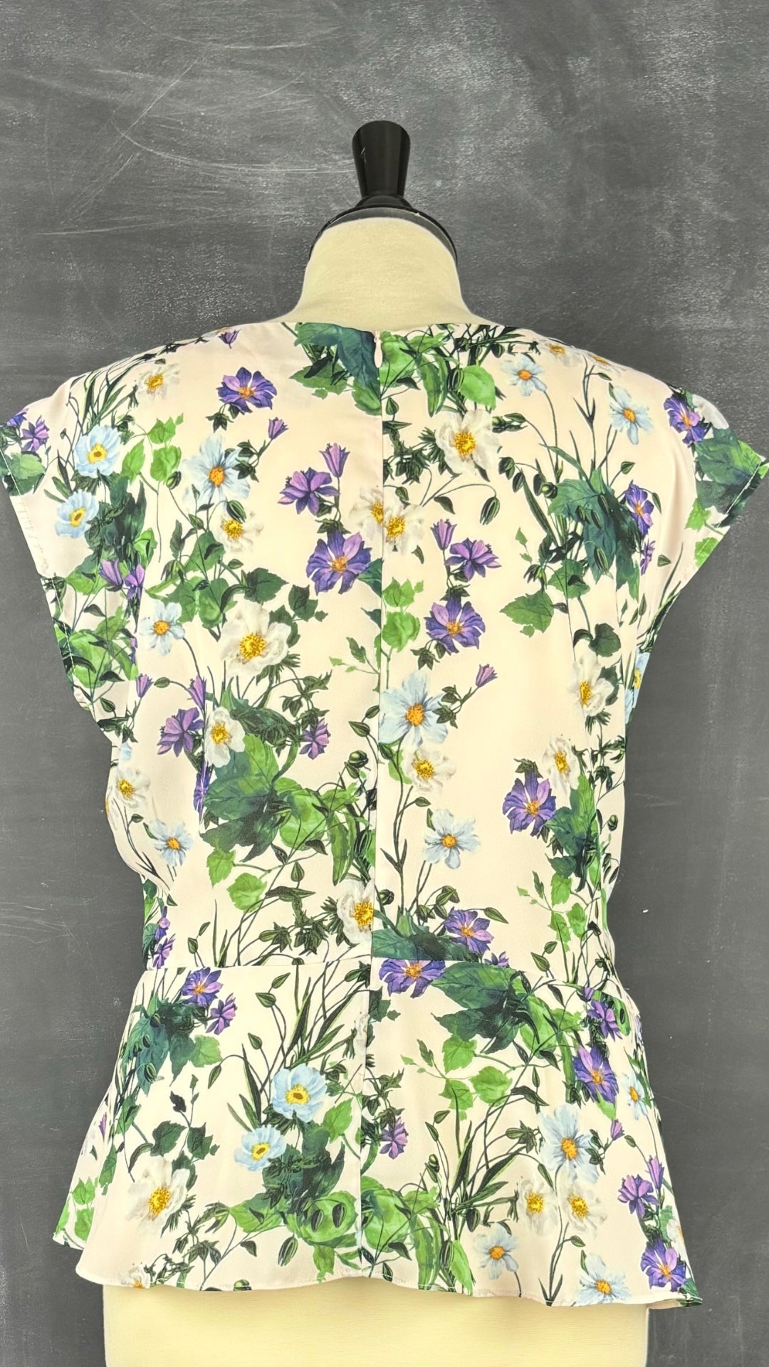 Haut floral péplum Tristan, taille large. Vue de dos.