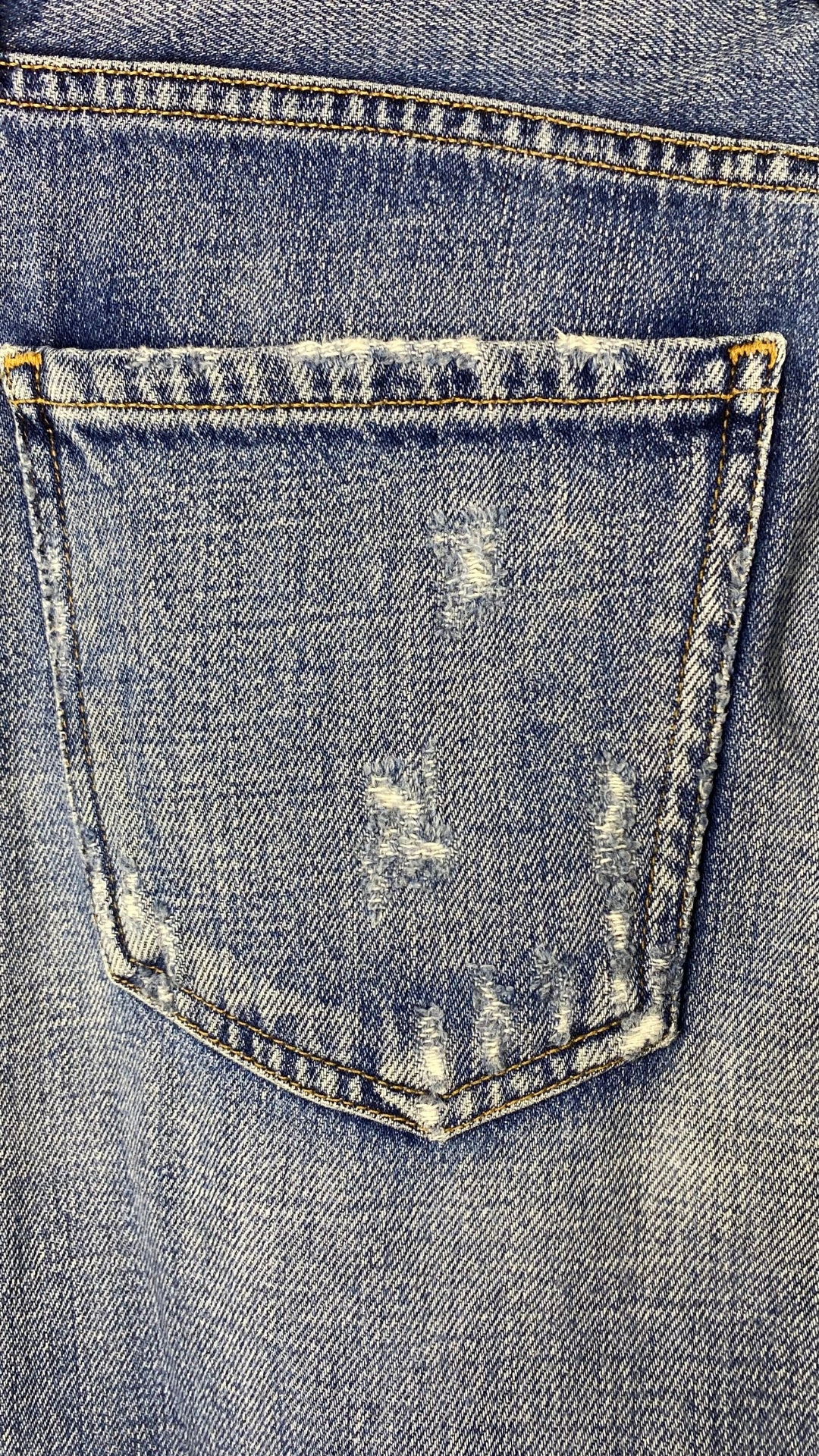 Jeans ajusté taille haute Citizens of Humanity, taille 23. Vue de la poche arrière.