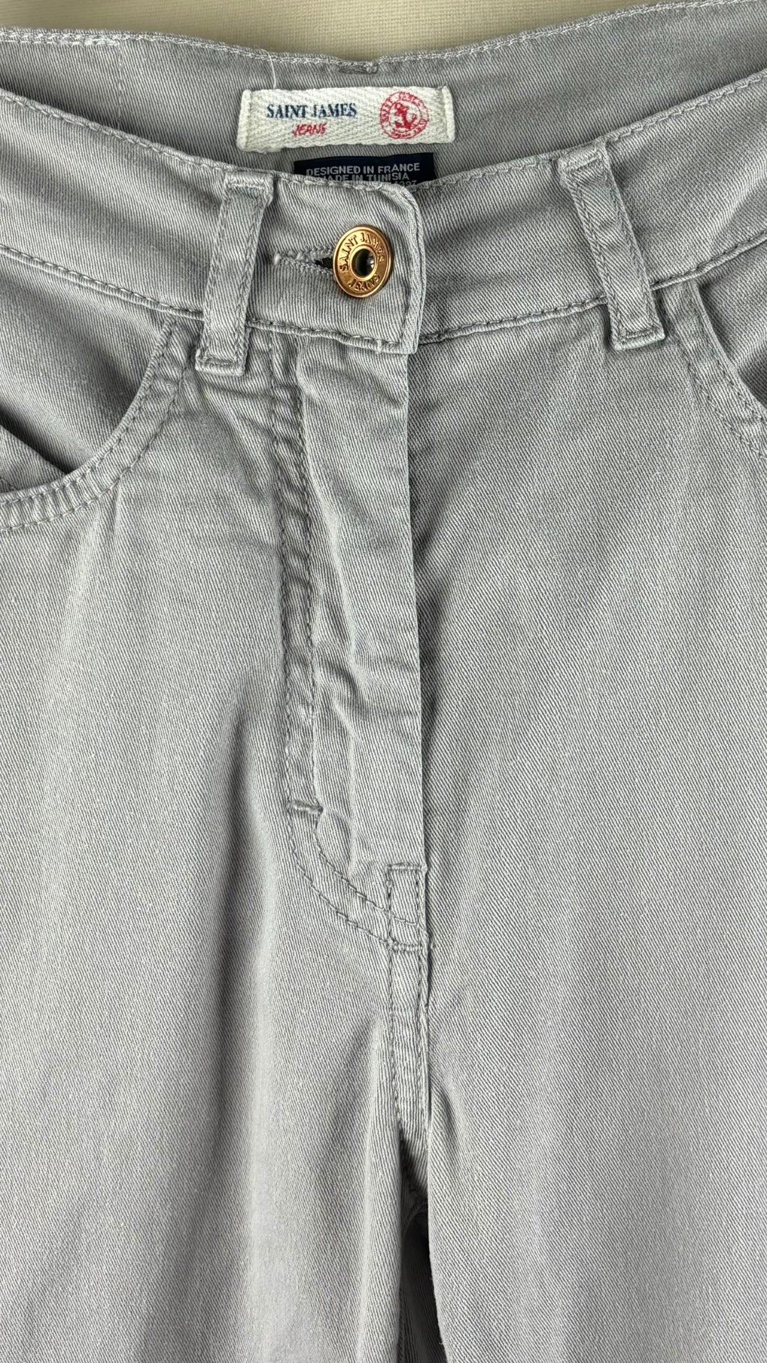 Pantalon style jeans gris coupe droite taille moyenne Saint James, taille 4 (xs). Vue de la taille.