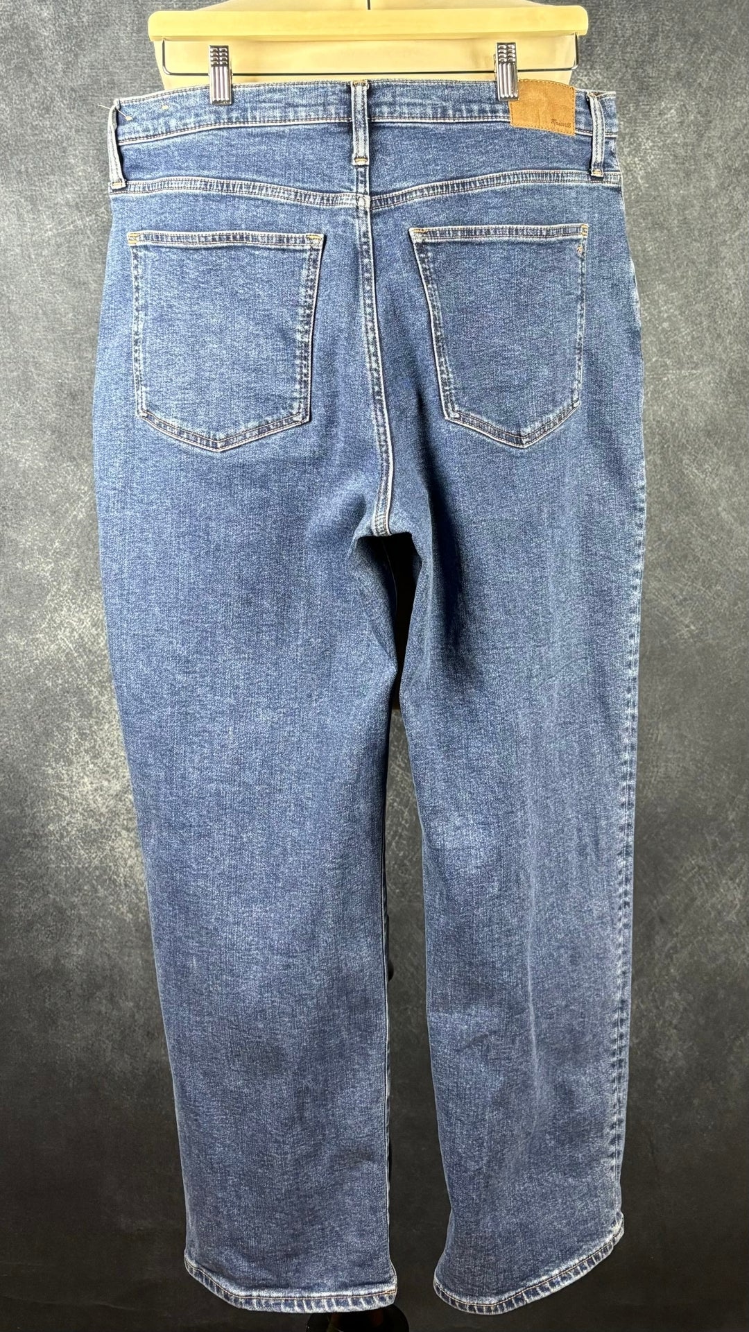 Jeans bleu moyen Perfect vintage straight Madewell, taille 32. Vue de dos.