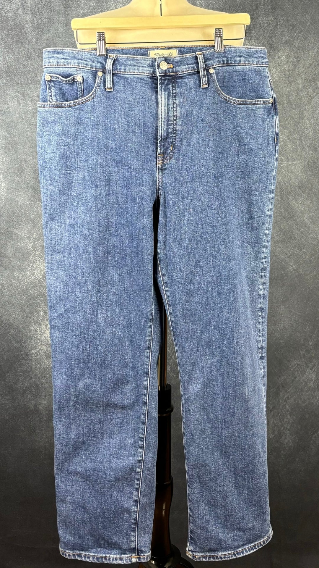 Jeans bleu moyen Perfect vintage straight Madewell, taille 32. Vue de face.