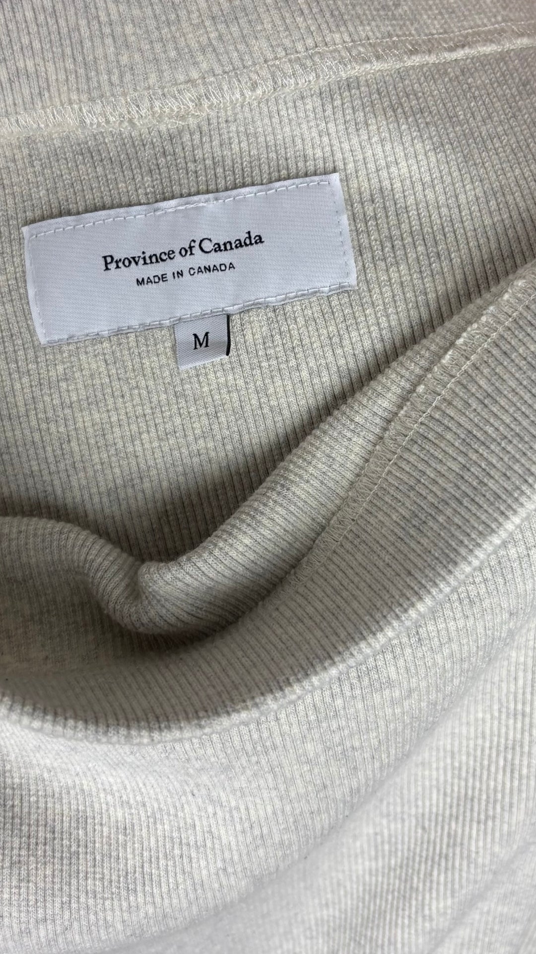 Jupe côtelée midi écru chiné Province of Canada, taille medium. Vue de l'étiquette.