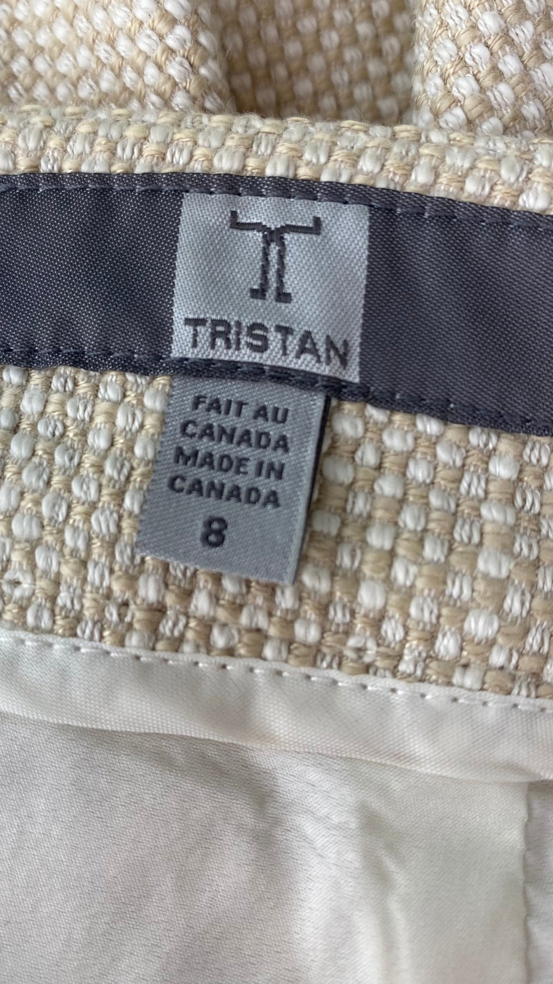 Jupe crème et sable en tweed Tristan, taille 8. Vue de l'étiquette de marque et taille.
