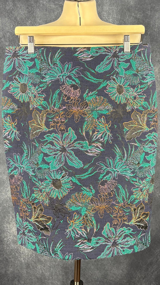 Jupe droite en jacquard floral superbe Tristan, taille 10. Vue de face.