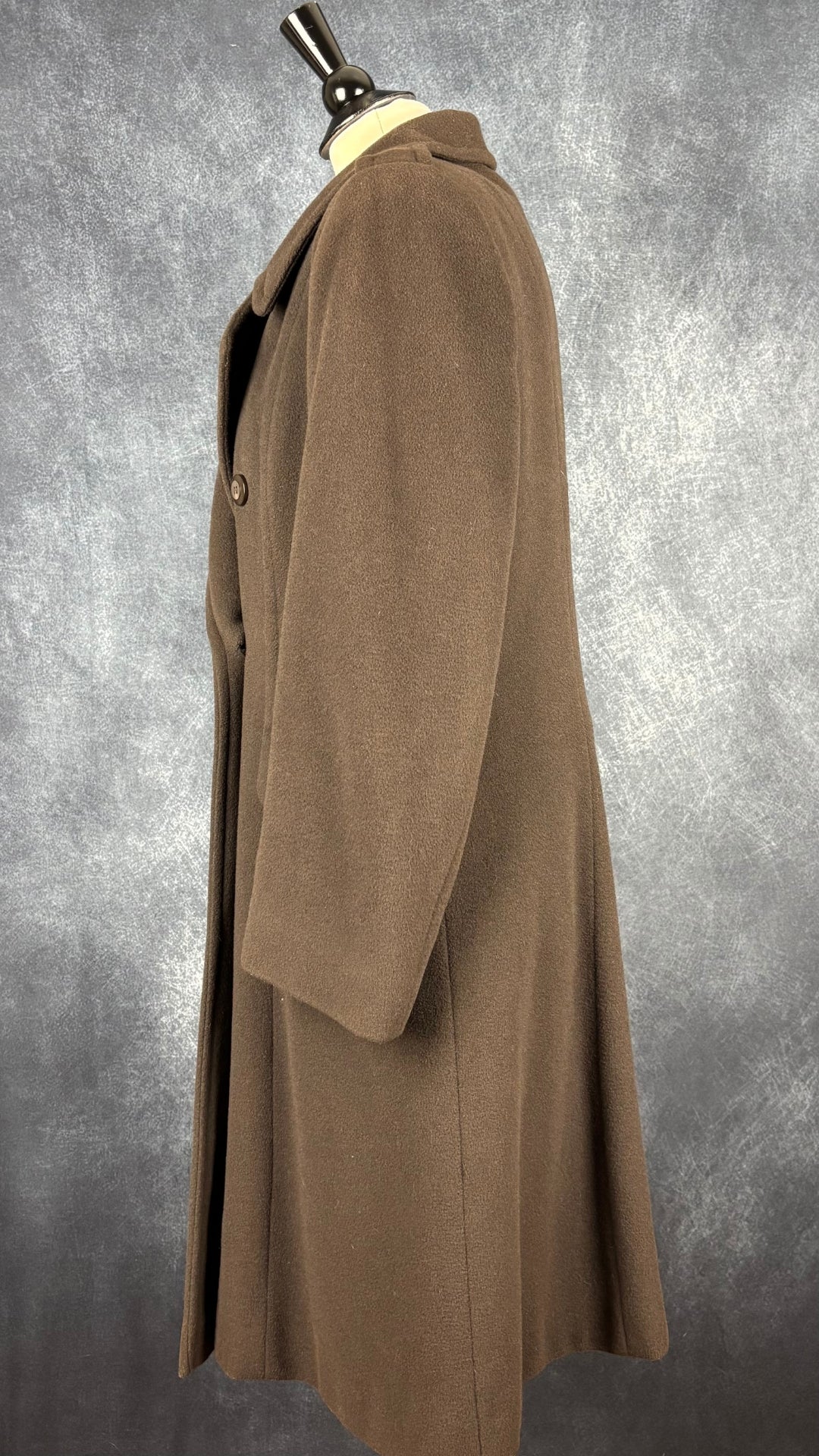 Manteau long en laine et angora vintage brun chocolat Marisa Minicucci, taille 10, estimée à large. Vue de côté.