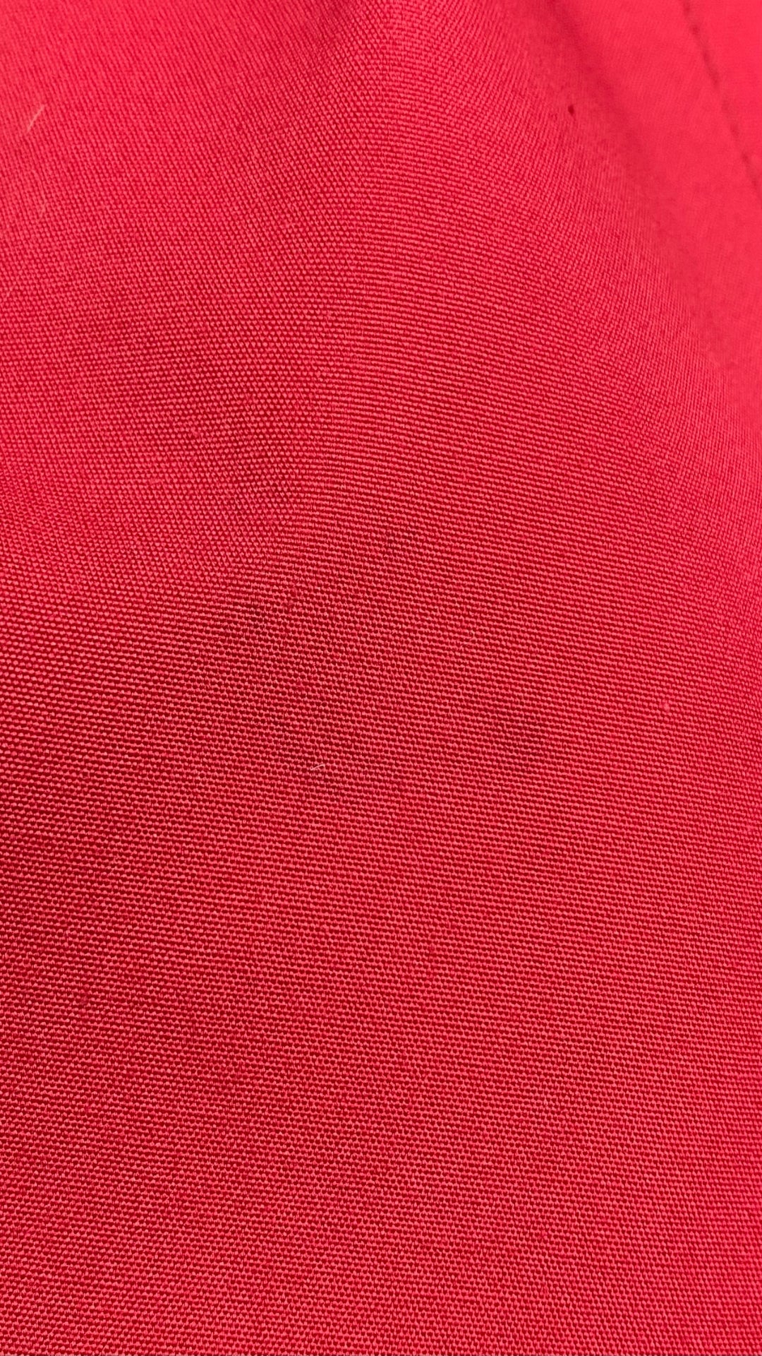 Manteau long vintage style trench rouge, taille small/medium. Vue de petite tache.