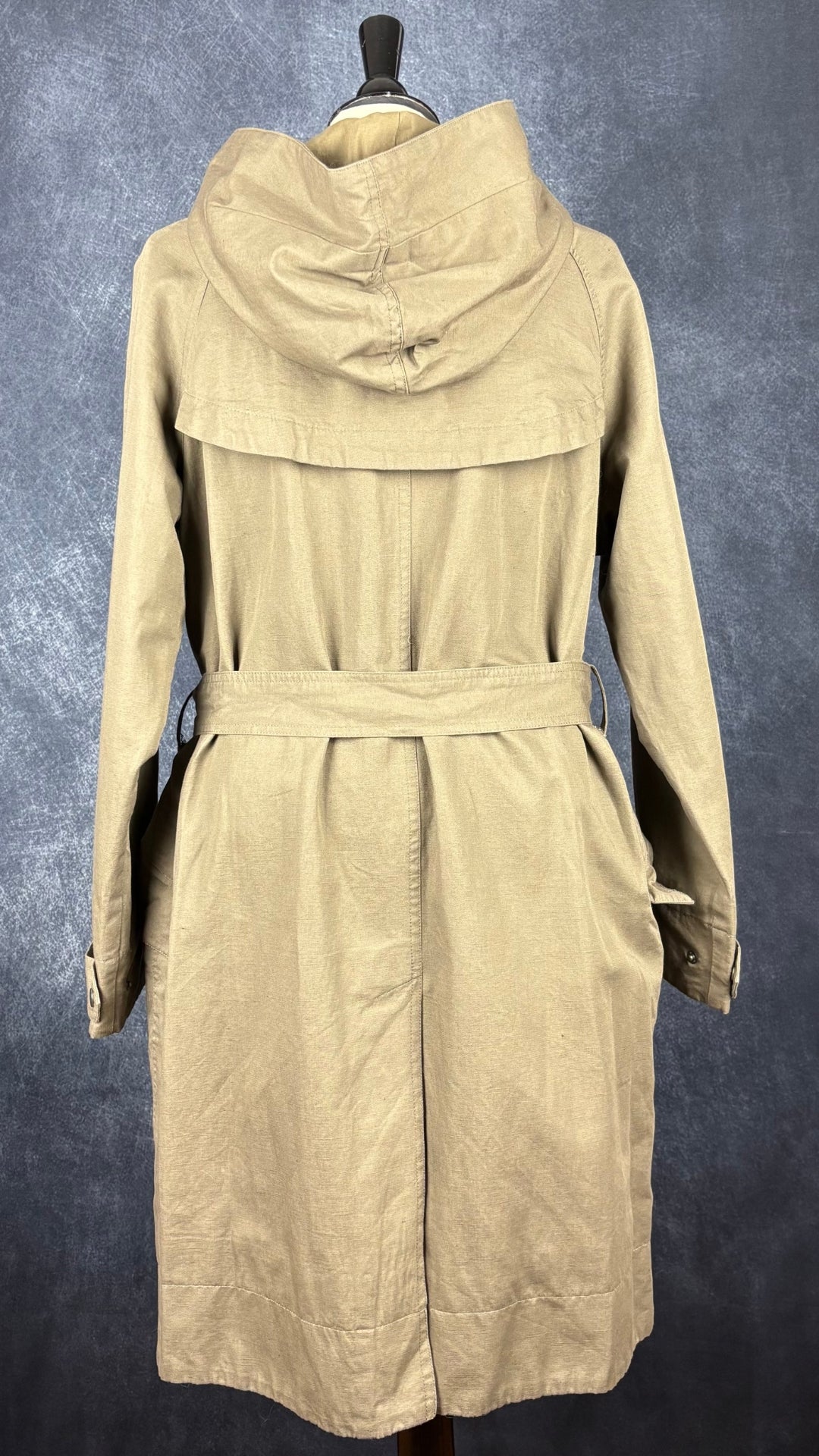 Manteau mi-long style trench en coton et lin kaki Frank + Oak, taille medium. Vue de dos.