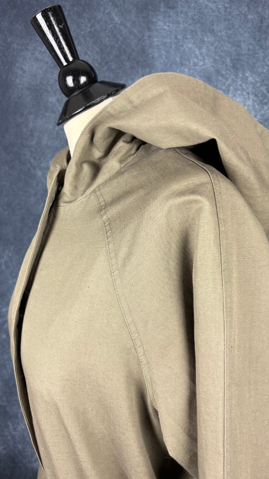 Manteau mi-long style trench en coton et lin kaki Frank + Oak, taille medium. Vue de l'encolure.