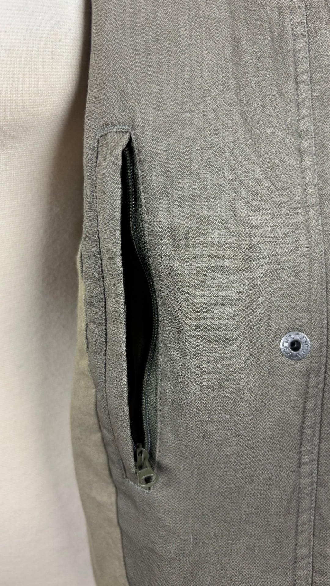 Manteau mi-long style trench en coton et lin kaki Frank + Oak, taille medium. Vue de la poche intérieure.