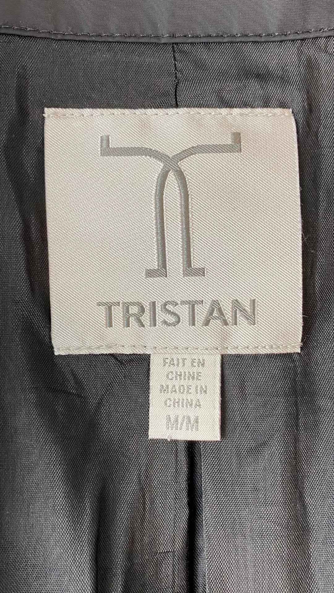 Manteau noir printanier Tristan, taille s/m. Vue de l'étiquette de marque et taille.
