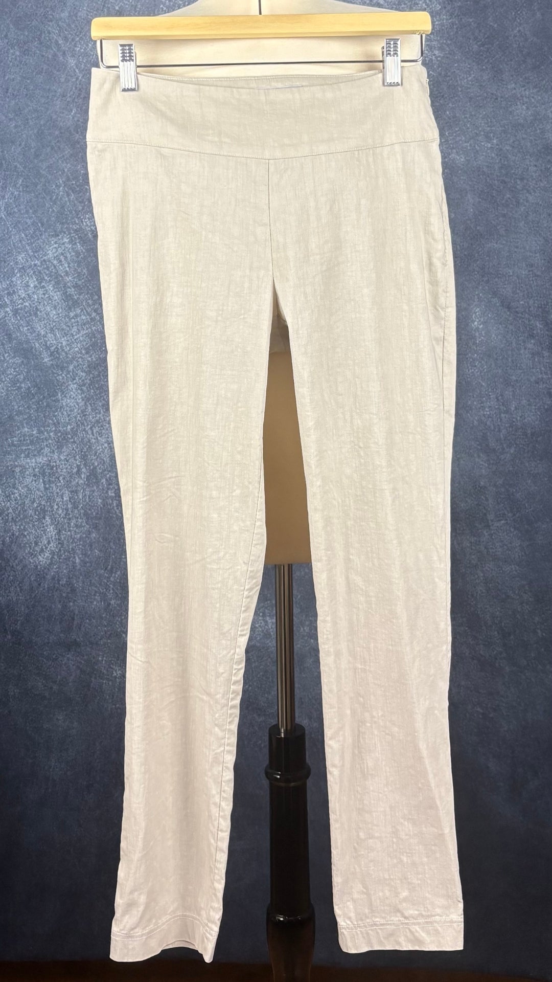 Pantalon beige à jambe étroite en mélange de lin Sarah Pacini, taille 1 (s). Vue de face.