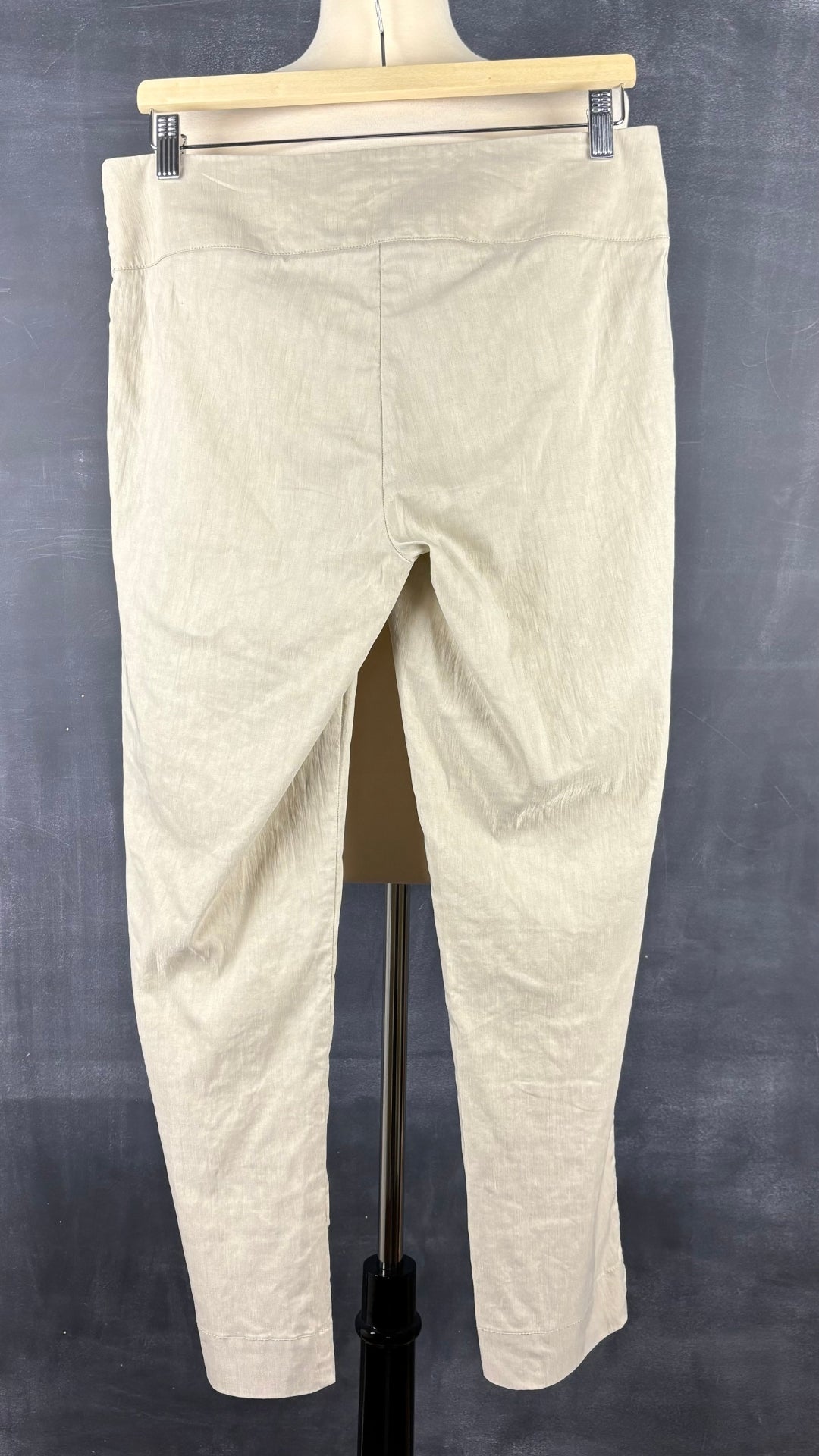 Pantalon beige en mélange de lin Sarah Pacini, taille 2 (m). Vue de dos.