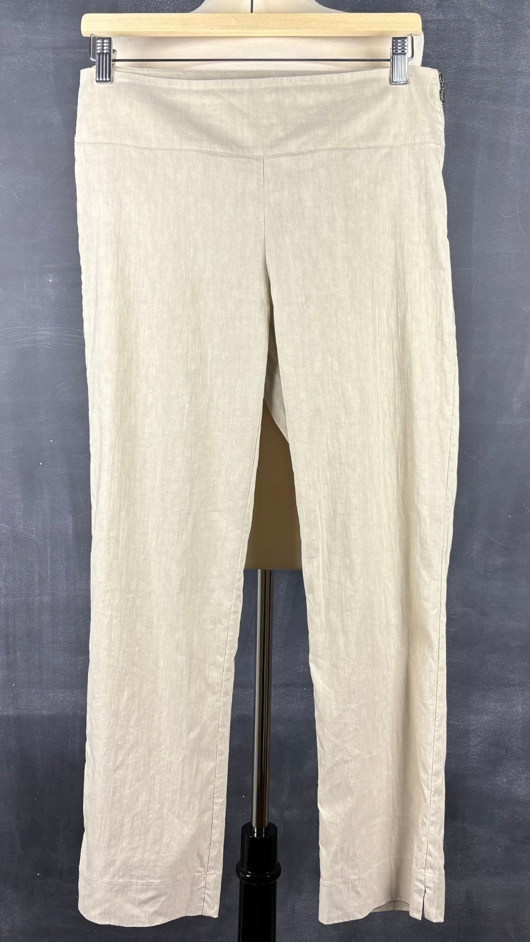 Pantalon beige en mélange de lin Sarah Pacini, taille 2 (m). Vue de face.