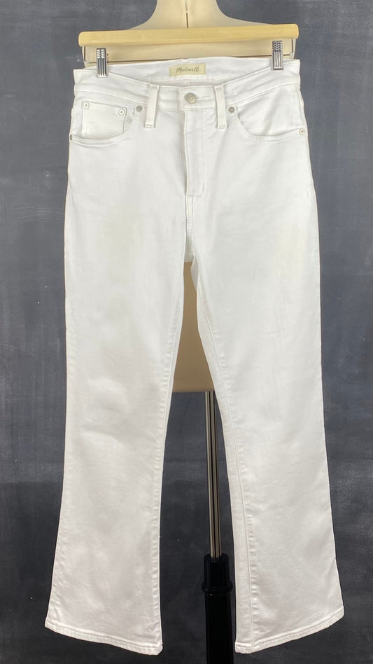 Pantalon blanc légèrement évasé Madewell, taille 28. Vue de face.