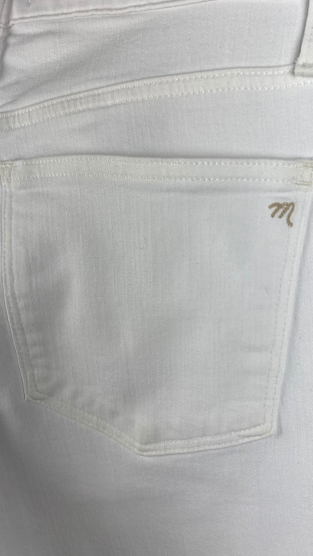 Pantalon blanc légèrement évasé Madewell, taille 28. Vue de la poche arrière.